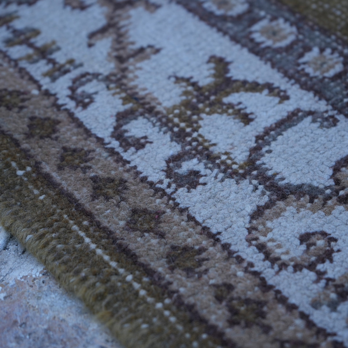 Olive Green 4' x 7' vintage Turkish anatolian rug in wool and cotton, shown on the floor.