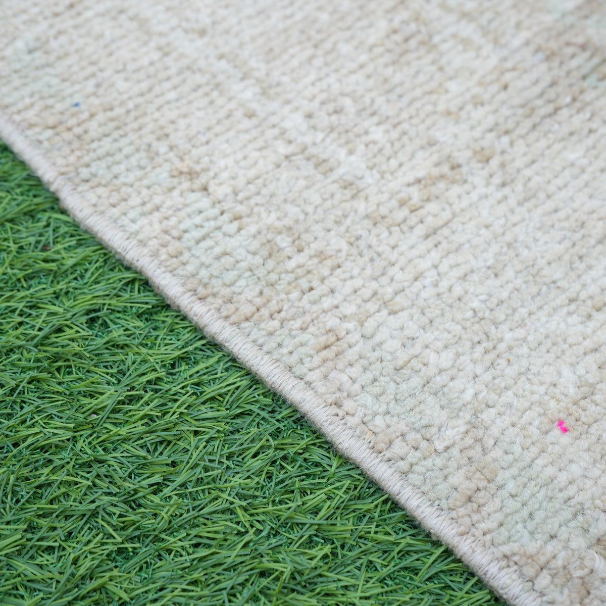 Beige 2' x 3' vintage Turkish area rug in wool and cotton, shown on the floor.