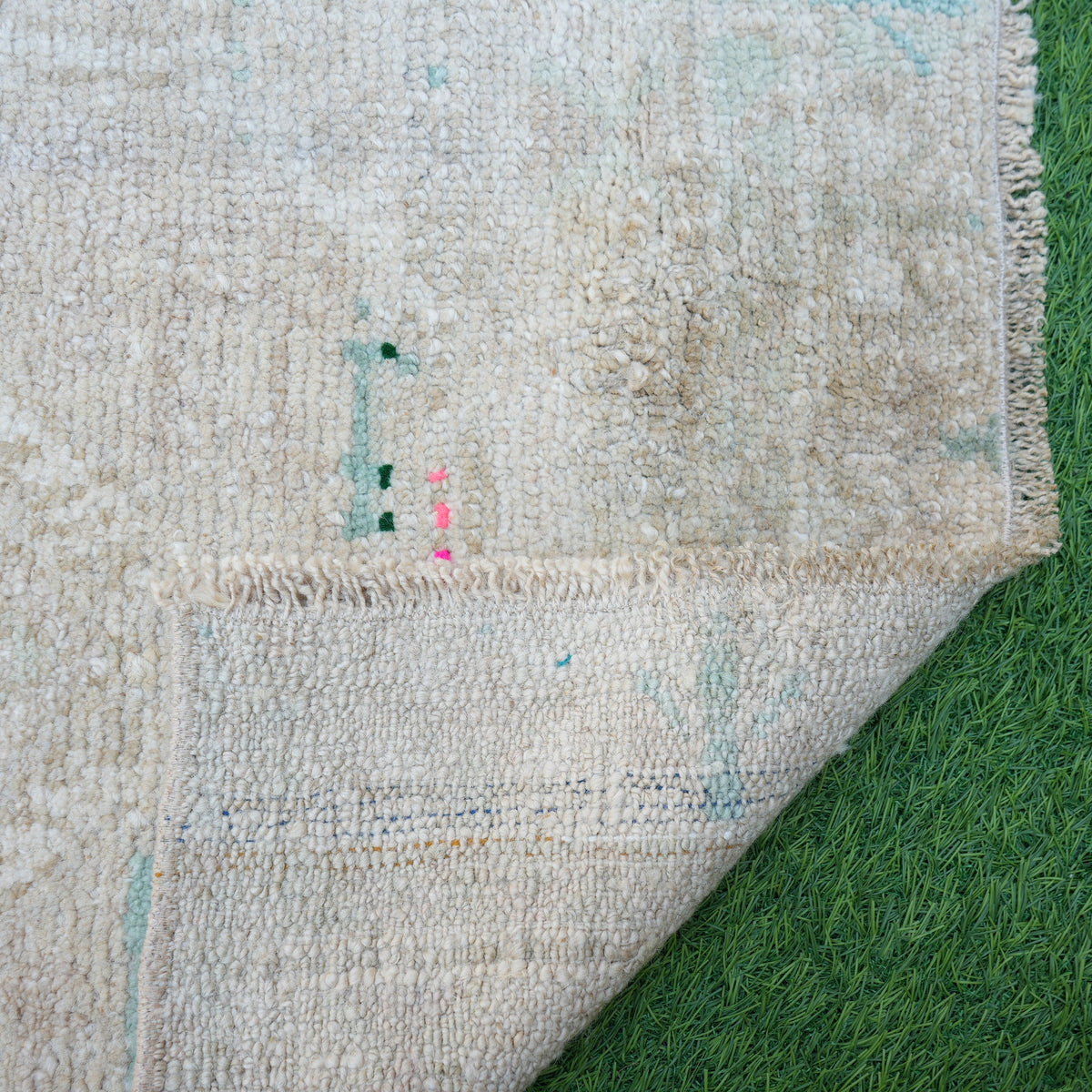 Additional view of the beige vintage Turkish area rug, hand-knotted in wool and cotton.