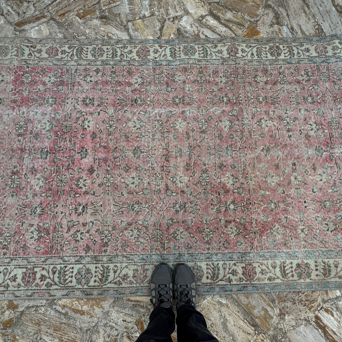 1970s pink vintage Turkish floral rug with floral design, hand-knotted weave and low pile.