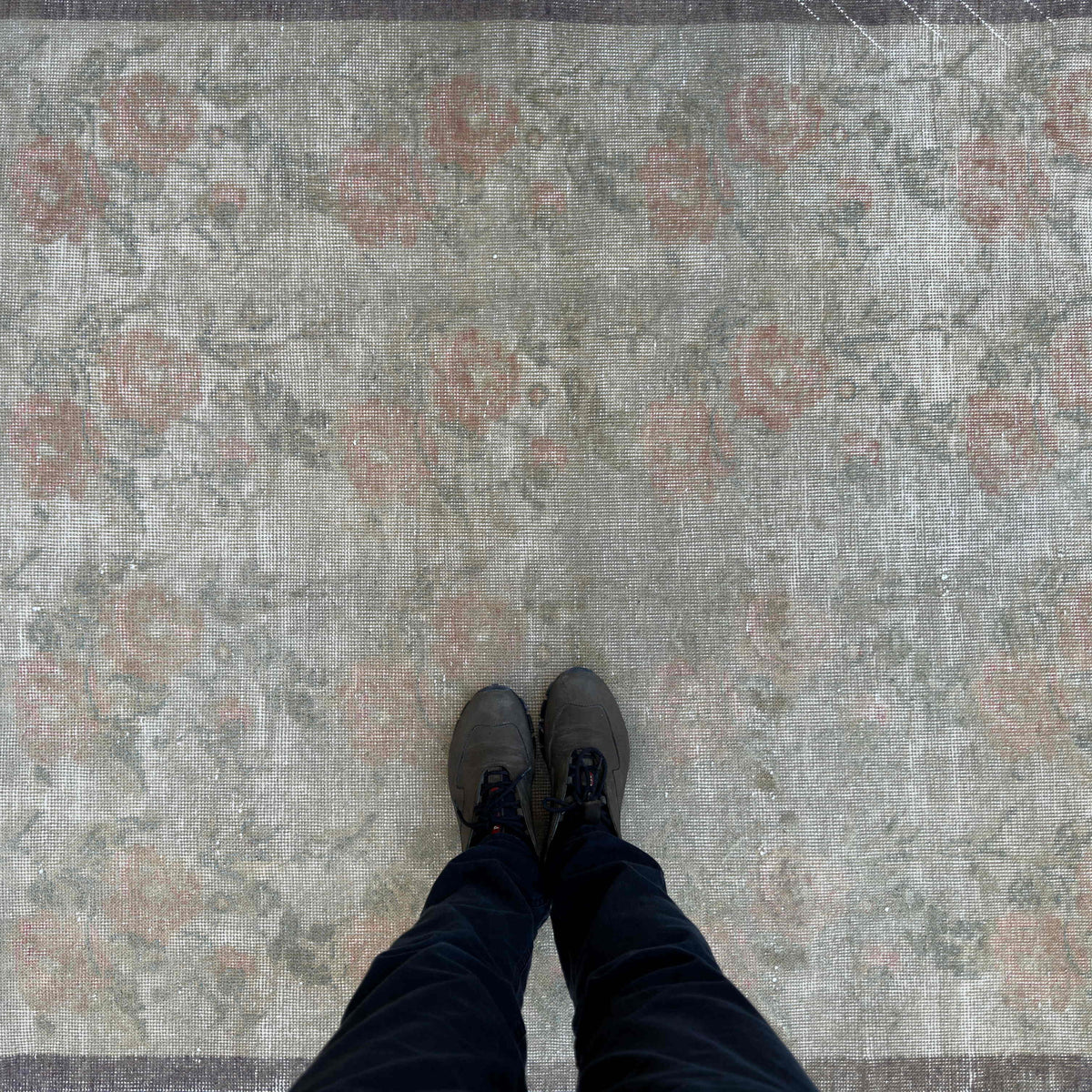 1970s beige vintage Turkish geometric rug with floral design, hand-knotted weave and low pile.