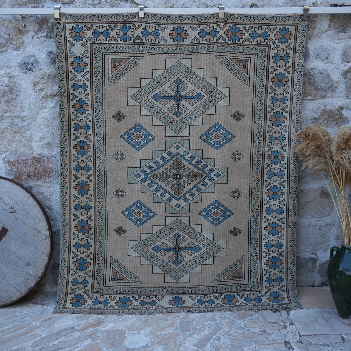 Beige 6' x 7' vintage geometric rug with geometric design, handmade in Turkey – Tera.