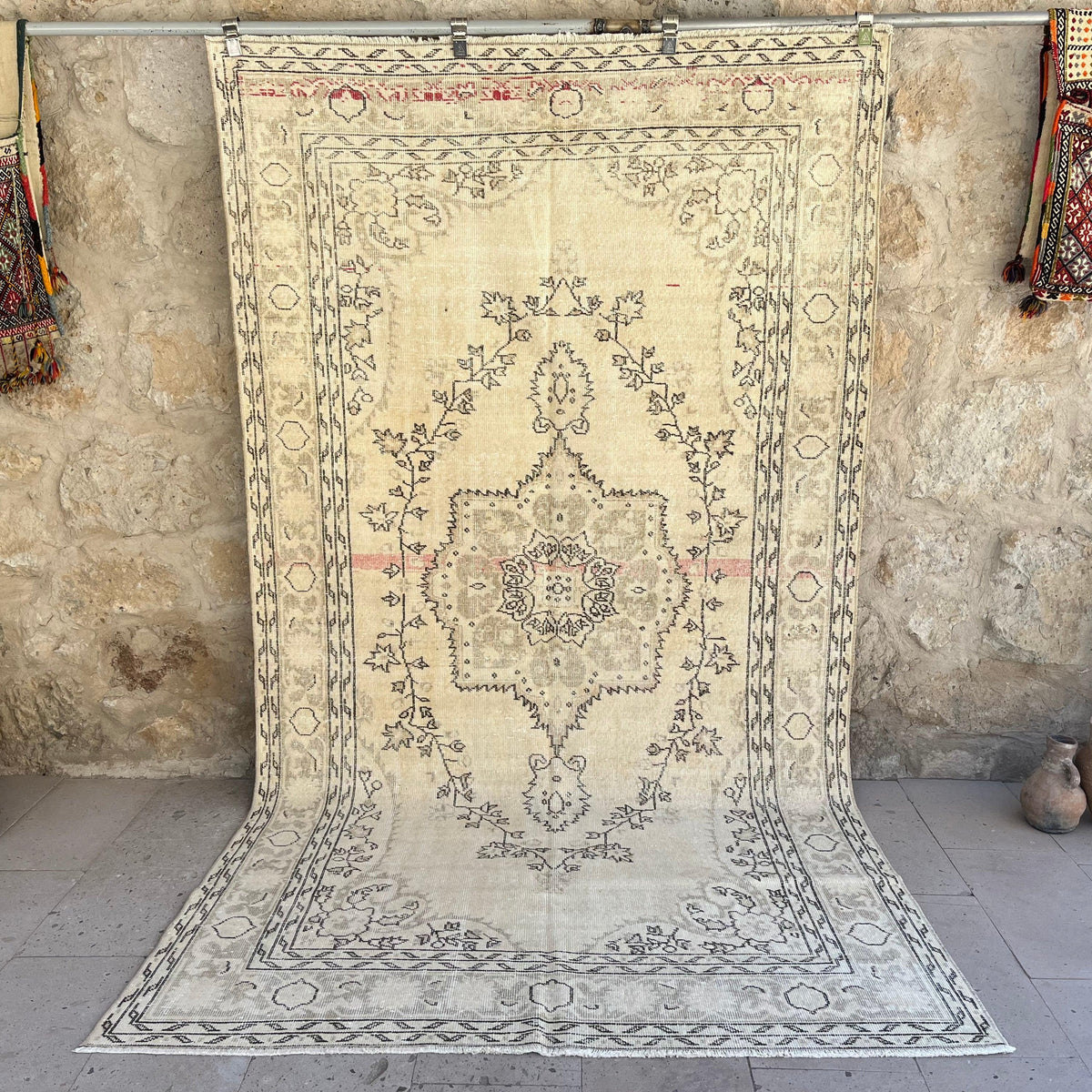 Beige 5' x 10' vintage medallion rug with neutral design, handmade in Turkey – Blanca.