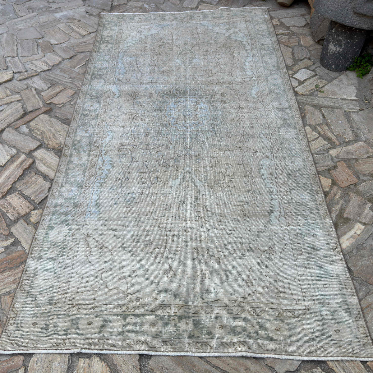 Beige 5' x 10' vintage Turkish muted rug in wool and cotton, shown on the floor.