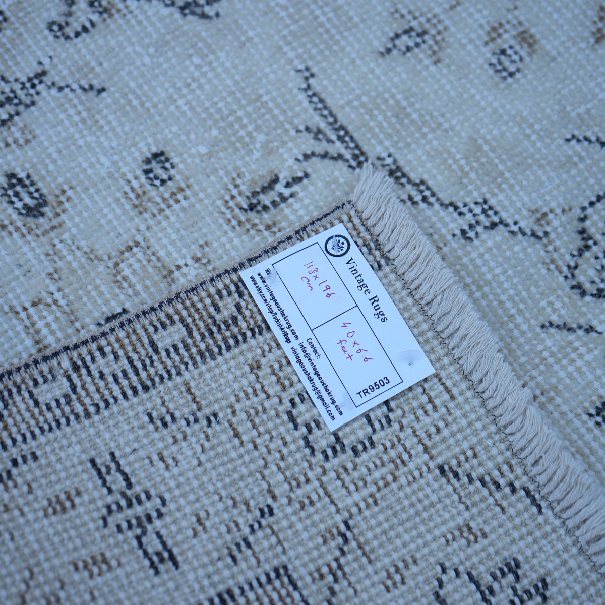 Beige 4' x 6' vintage Turkish traditional rug from the 1970s with traditional design.