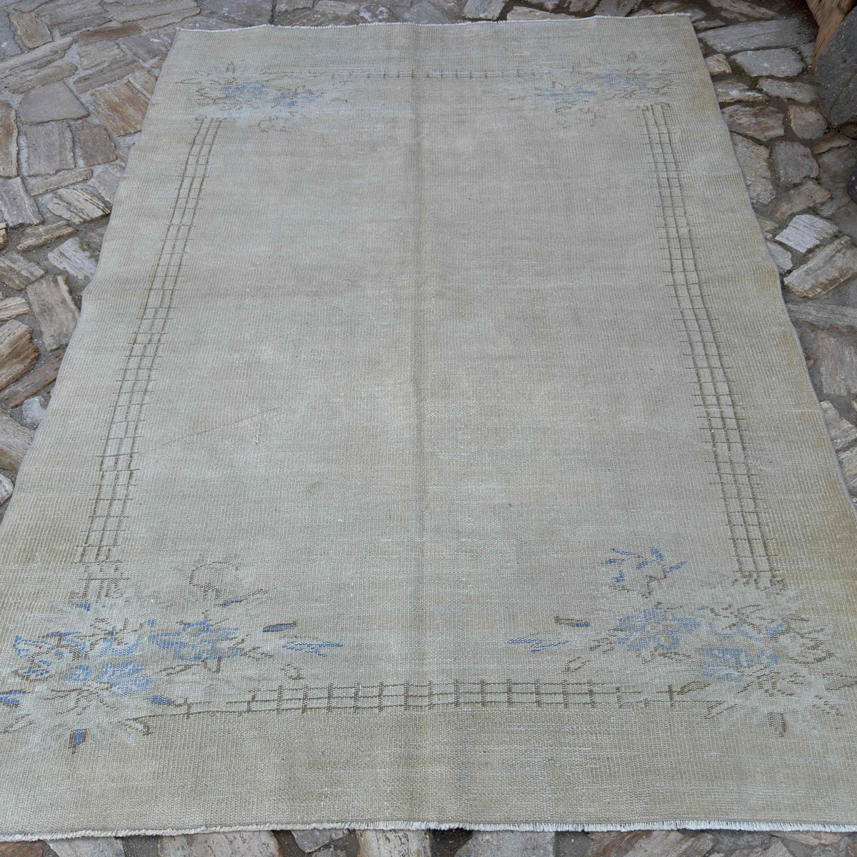 Beige 6' x 8' vintage Turkish traditional rug in wool and cotton, shown on the floor.