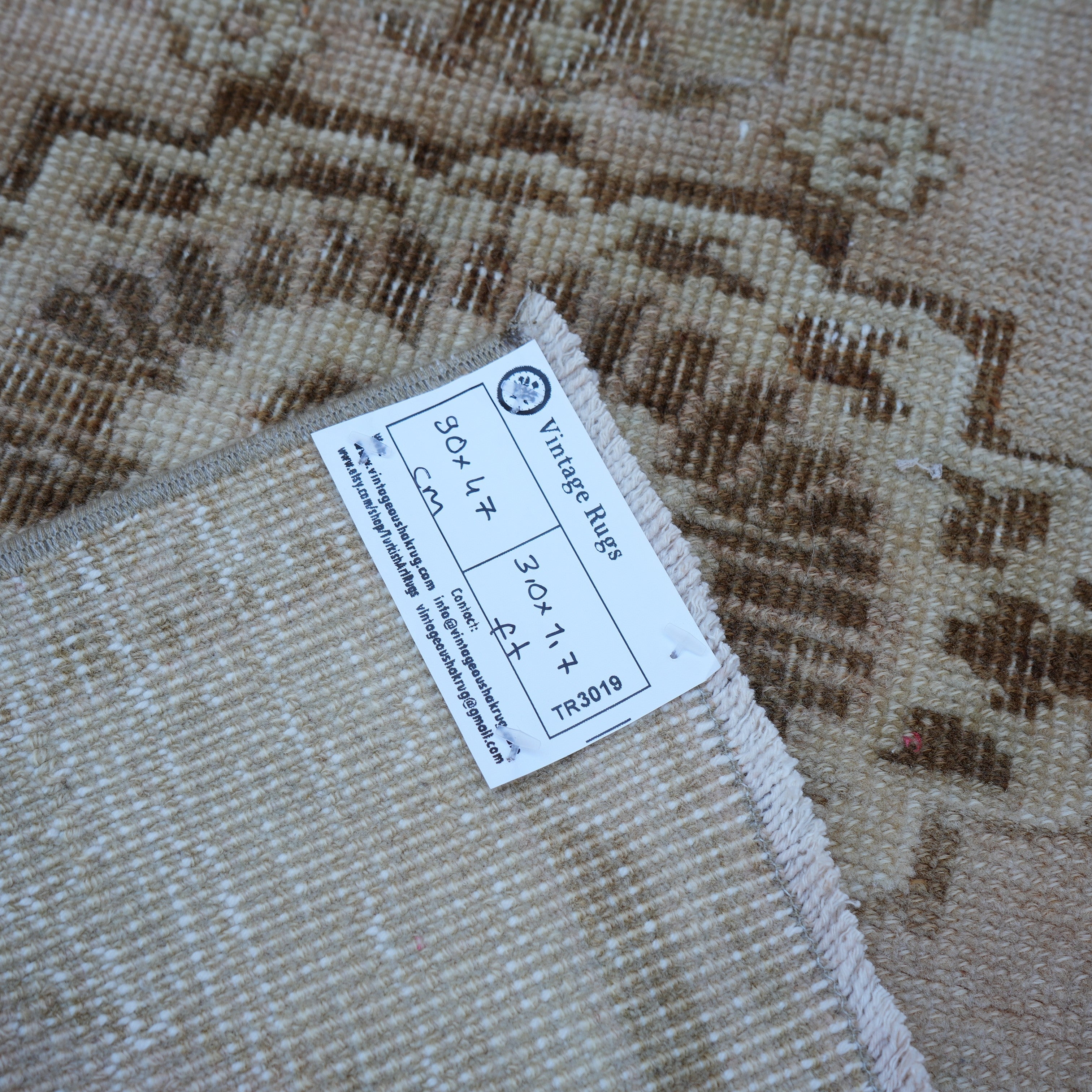 Beige 2' x 3' vintage turkish rug from the 1970s with neutral design.