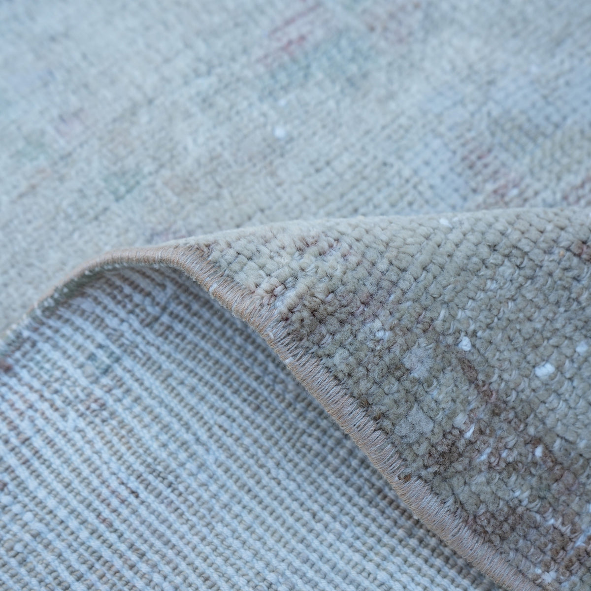 Additional view of the brown vintage turkish rug, hand-knotted in wool and cotton.