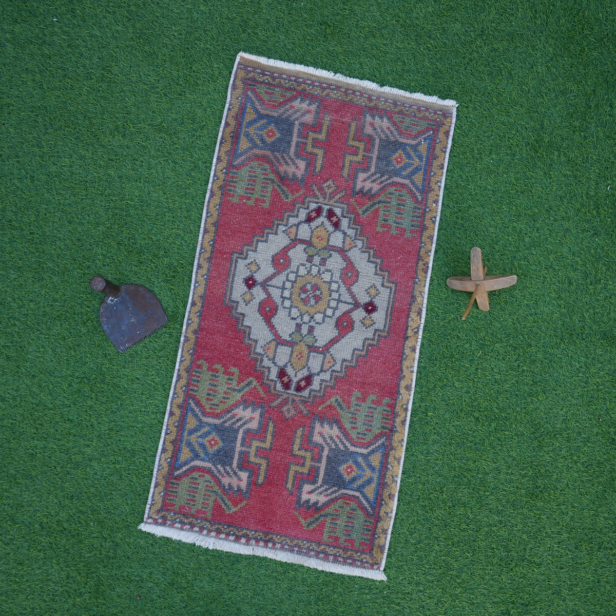 Red 2' x 3' vintage turkish rug with traditional design, handmade in Turkey – Ellie.