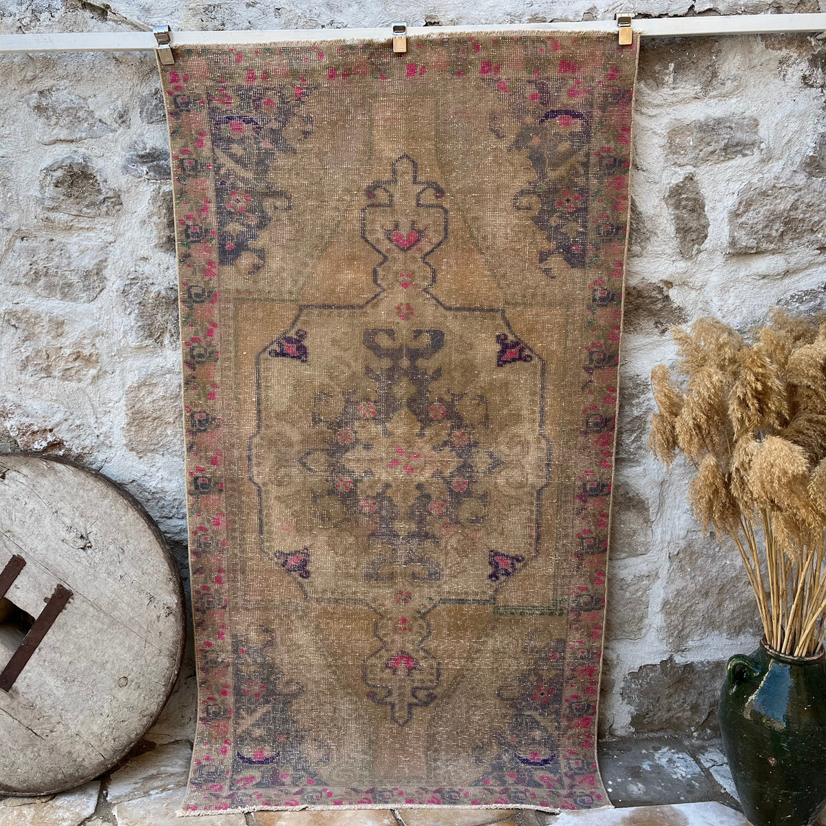 Beige 4' x 7' vintage turkish rug with medallion design, handmade in Turkey – Clay.