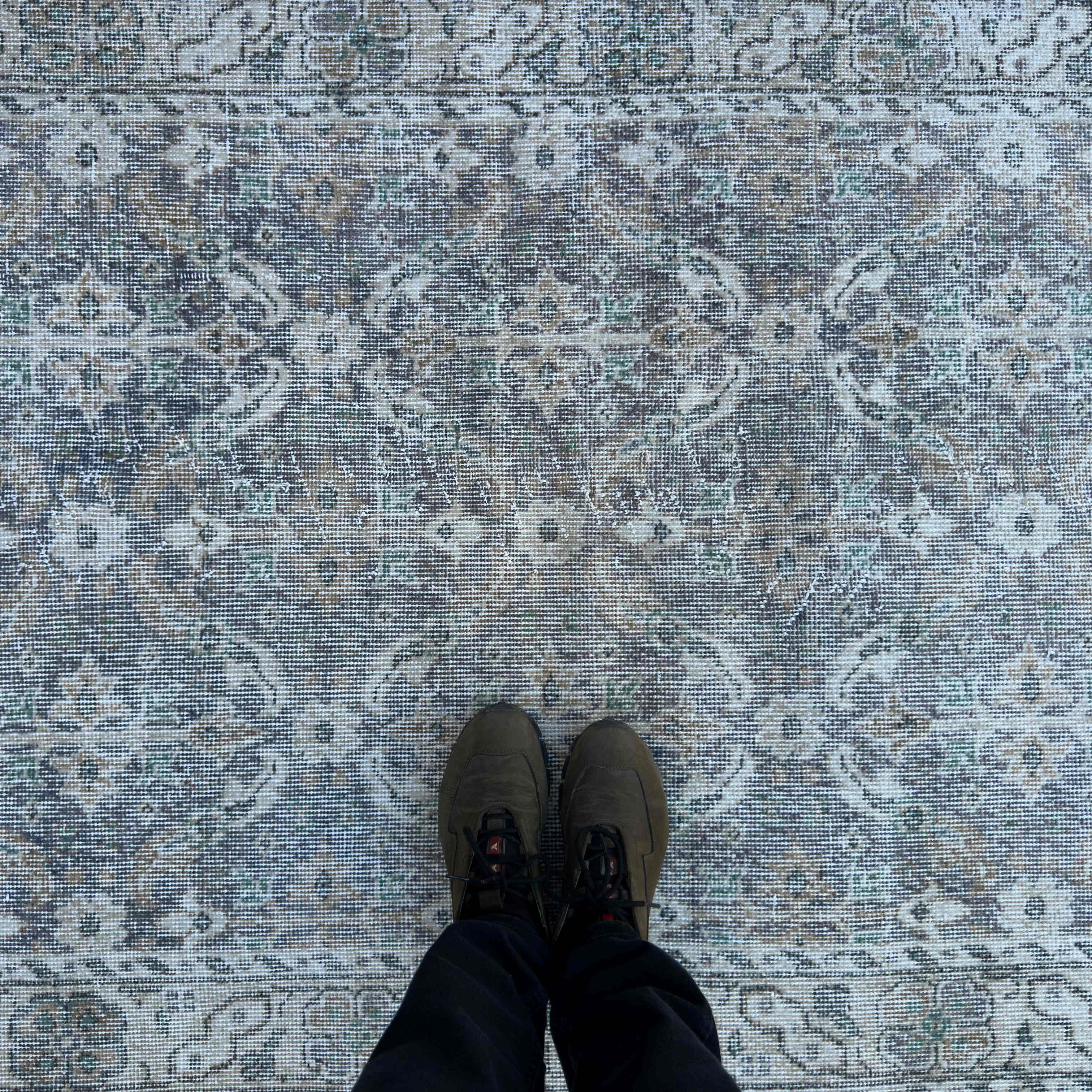 1970s gray vintage turkish rug with floral design, hand-knotted weave and low pile.