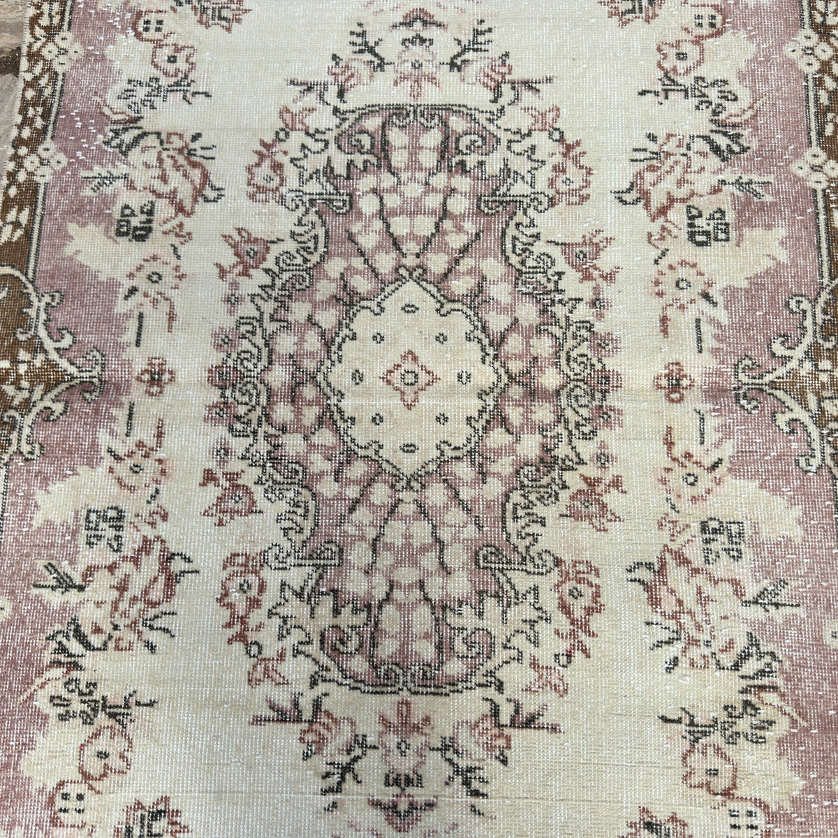 1970s pink vintage turkish rug with medallion design, hand-knotted weave and low pile.