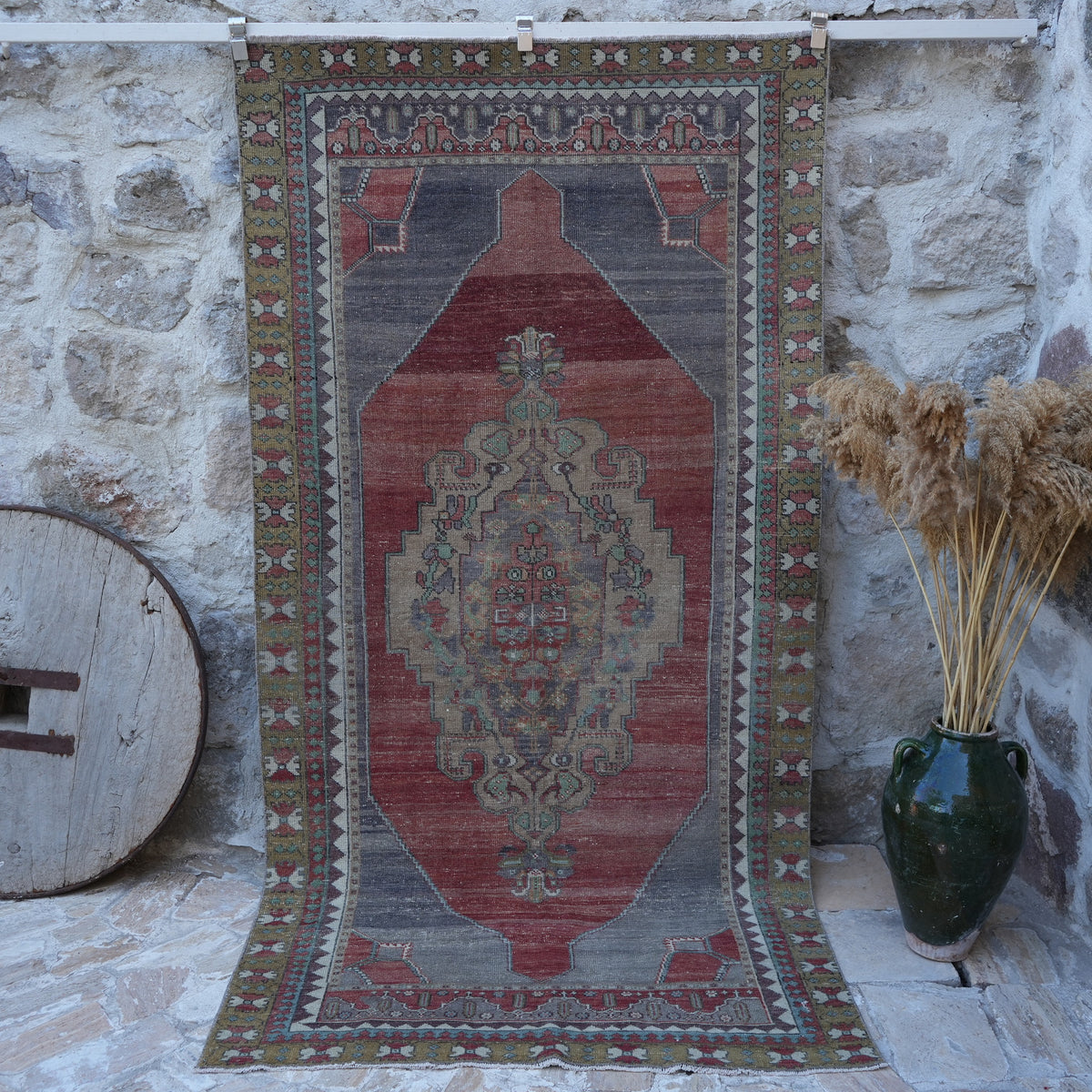 Red 4' x 9' vintage turkish rug with traditional design, handmade in Turkey – Ariela.