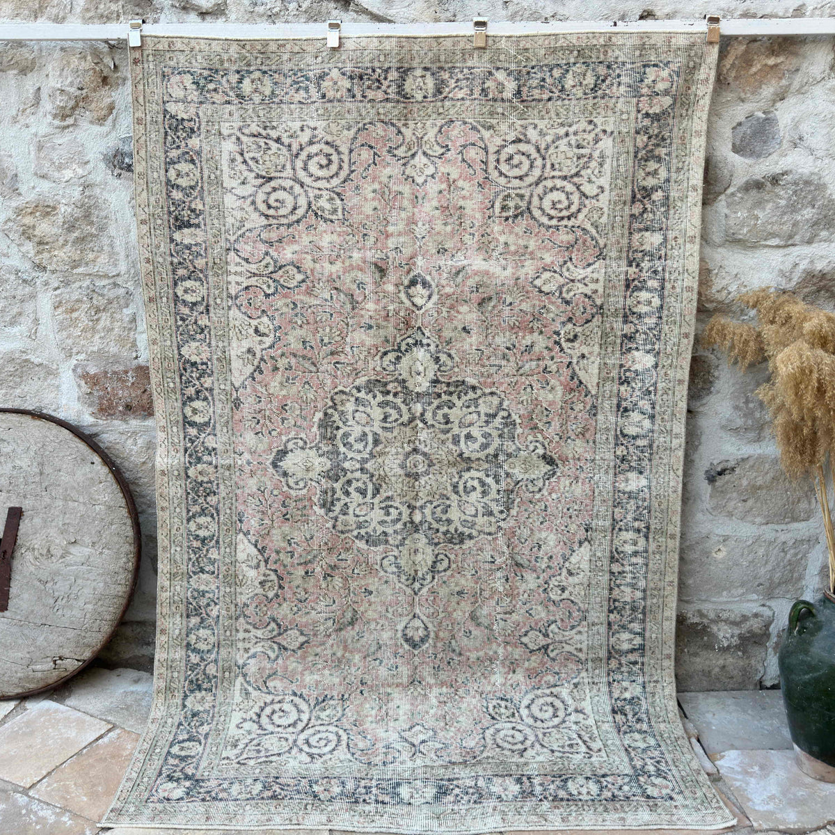 Pink 5' x 8' vintage turkish rug with medallion design, handmade in Turkey – Mel.