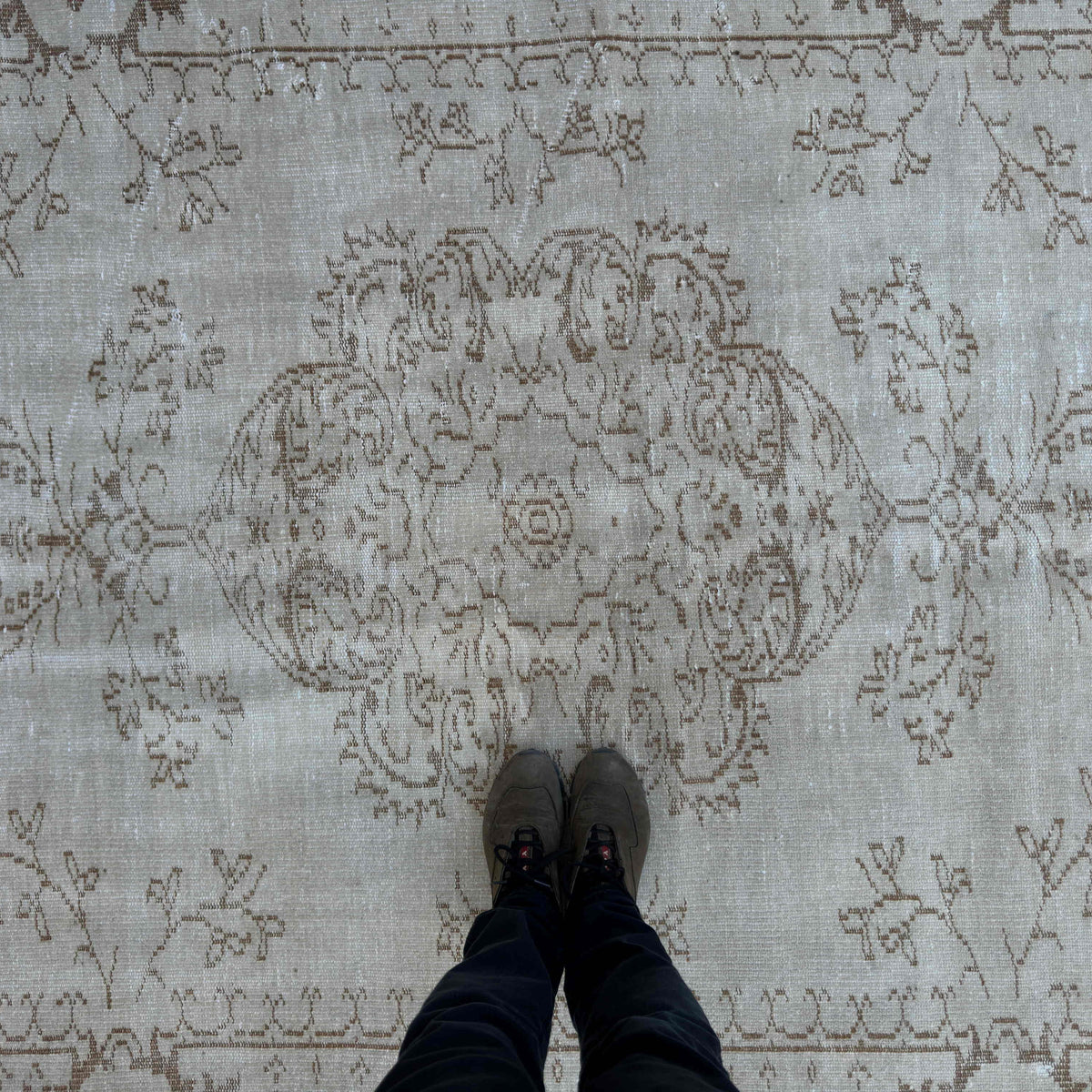 1970s beige vintage turkish rug with medallion design, hand-knotted weave and low pile.