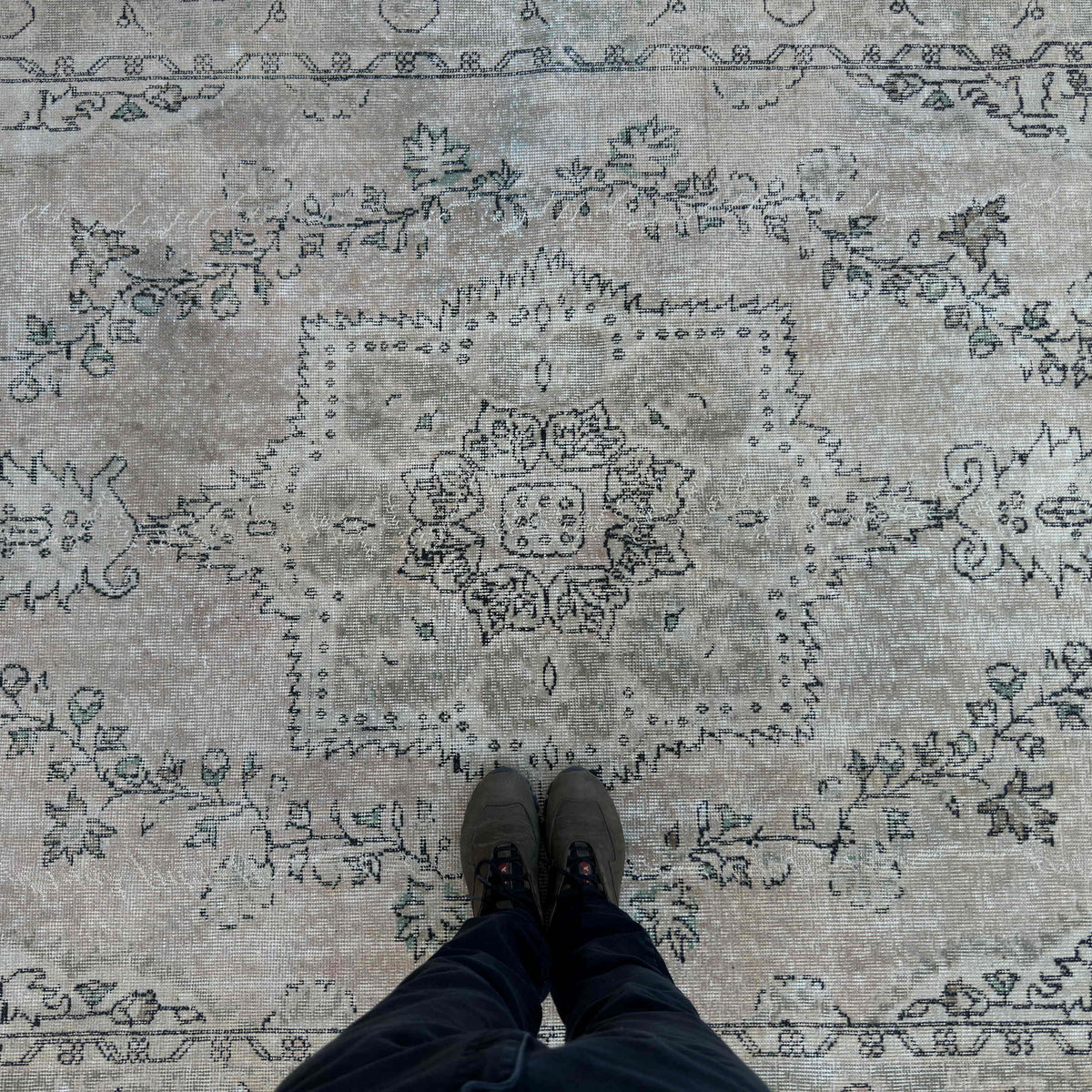 1970s beige vintage turkish rug with medallion design, hand-knotted weave and low pile.