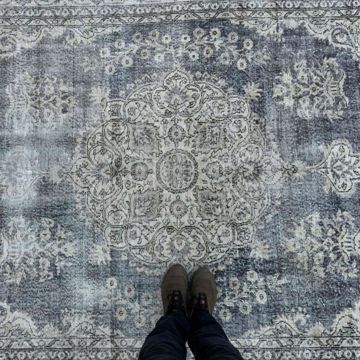1970s beige vintage turkish rug with medallion design, hand-knotted weave and low pile.