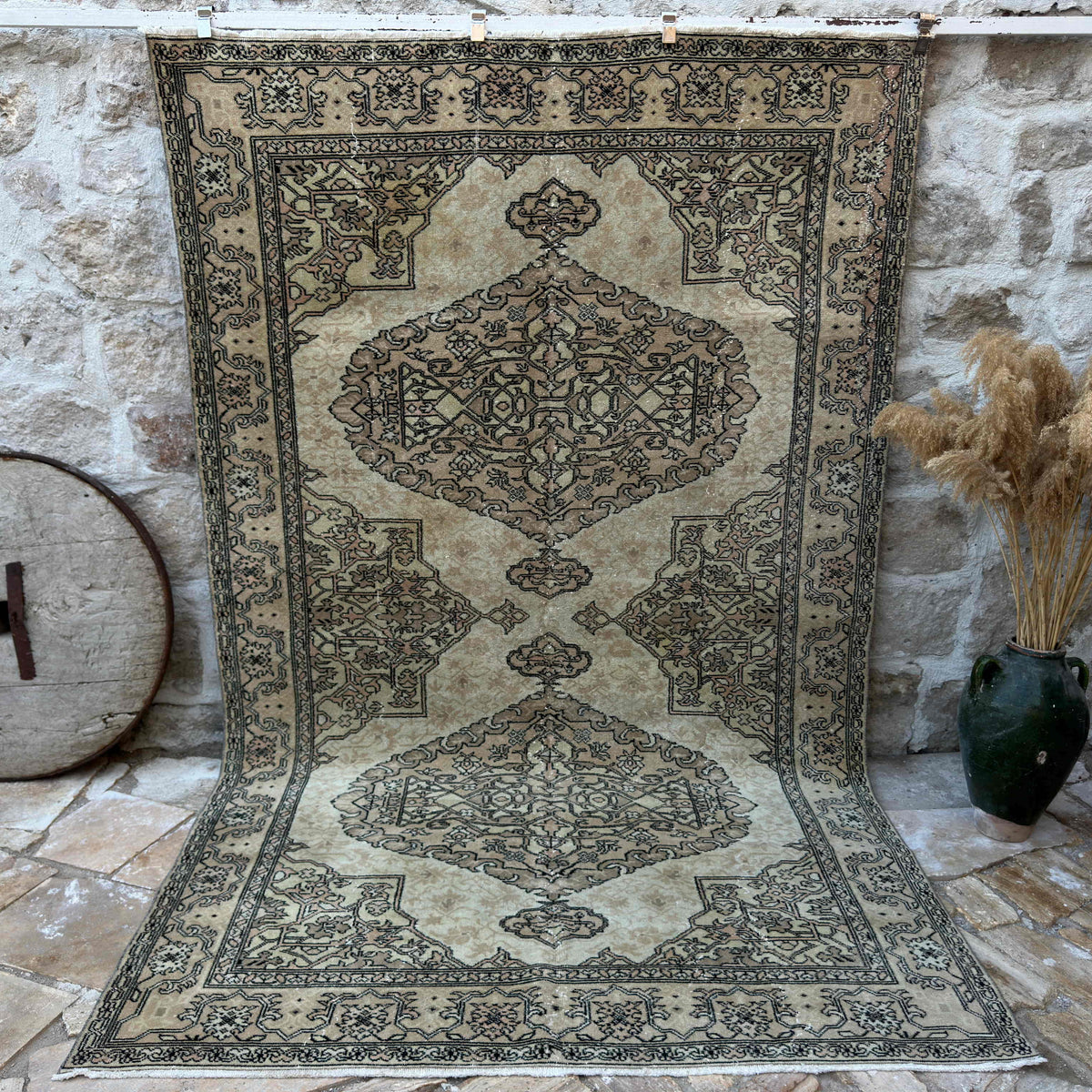 Brown 6' x 10' vintage turkish rug with traditional design, handmade in Turkey – Elio.