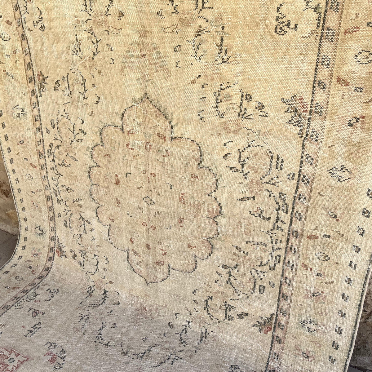 Beige 6' x 9' vintage turkish rug in wool and cotton, shown on the floor.