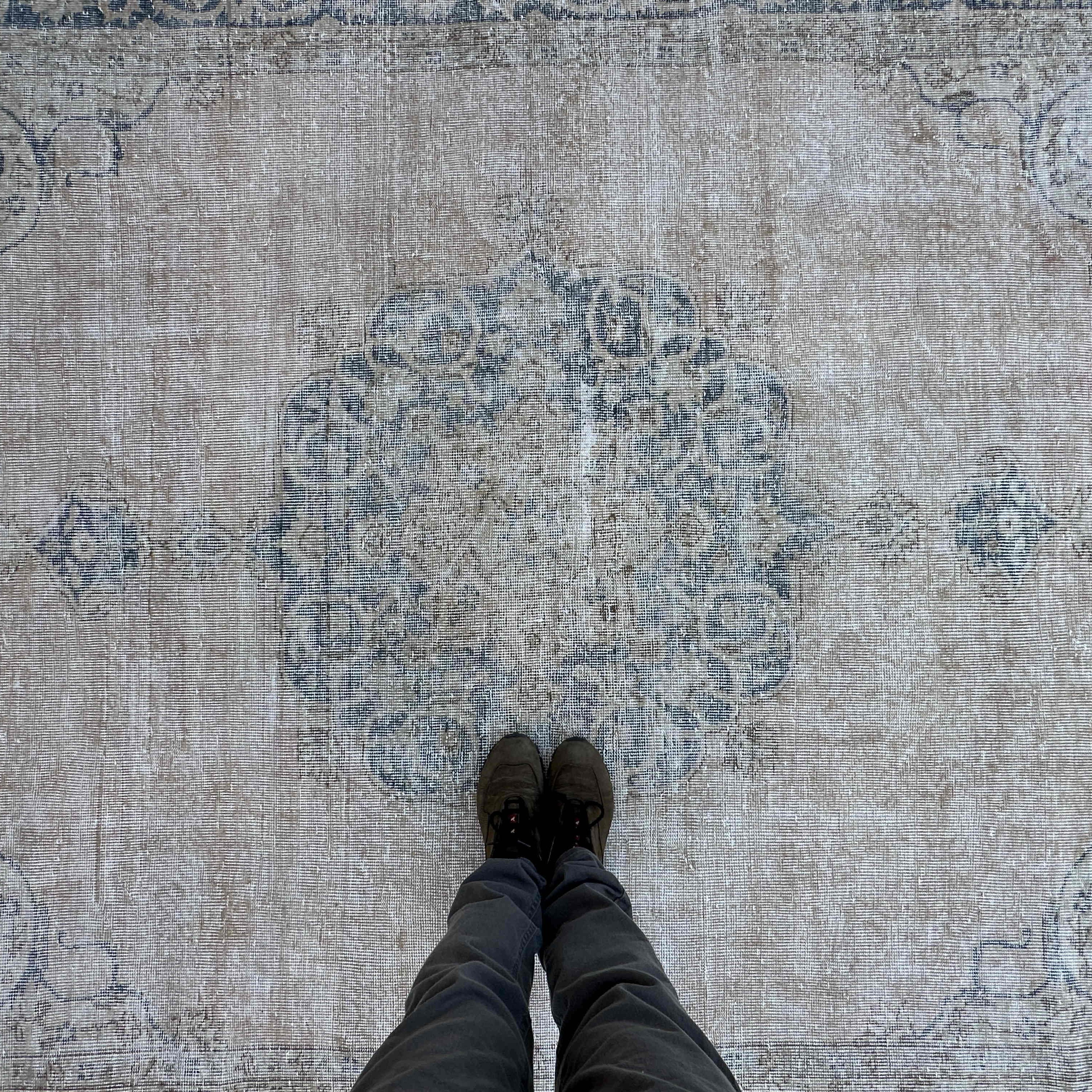 1970s blue vintage turkish rug with neutral design, hand-knotted weave and low pile.