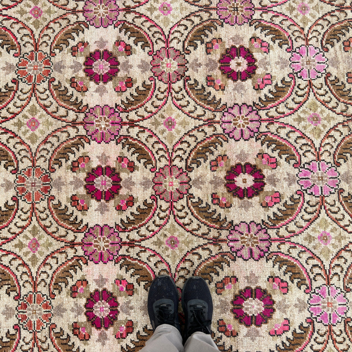1970s pink vintage turkish rug with floral and geometric design, hand-knotted weave and low pile.