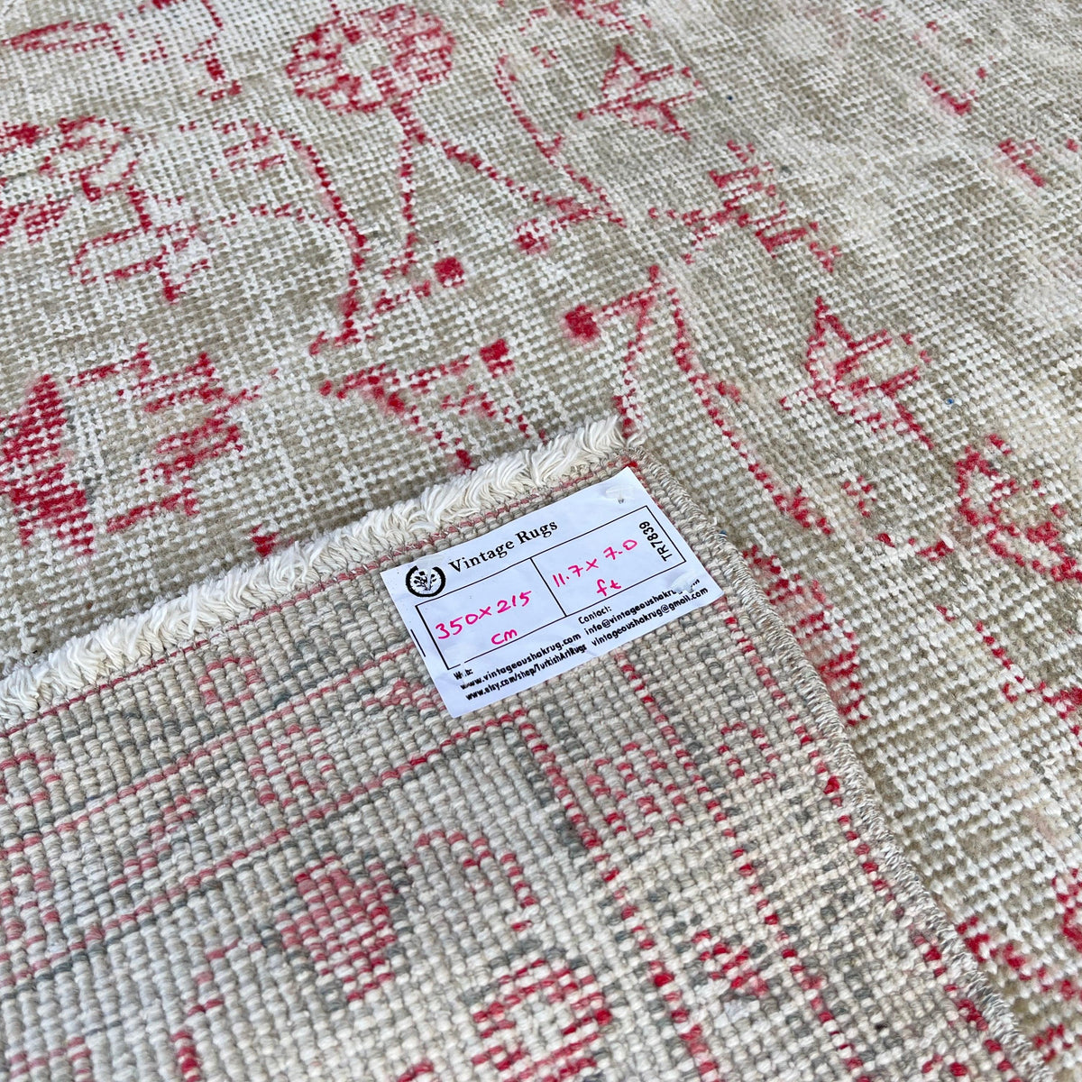1970s beige vintage turkish rug with floral design, hand-knotted weave and low pile.