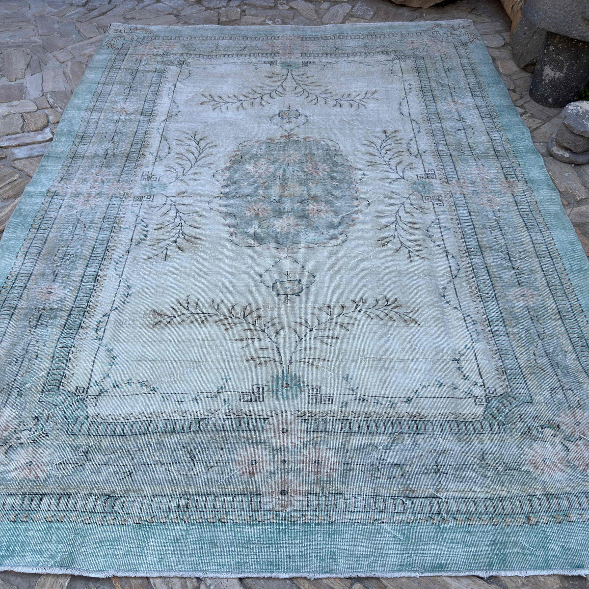 Green 8' x 11' vintage turkish rug in wool and cotton, shown on the floor.