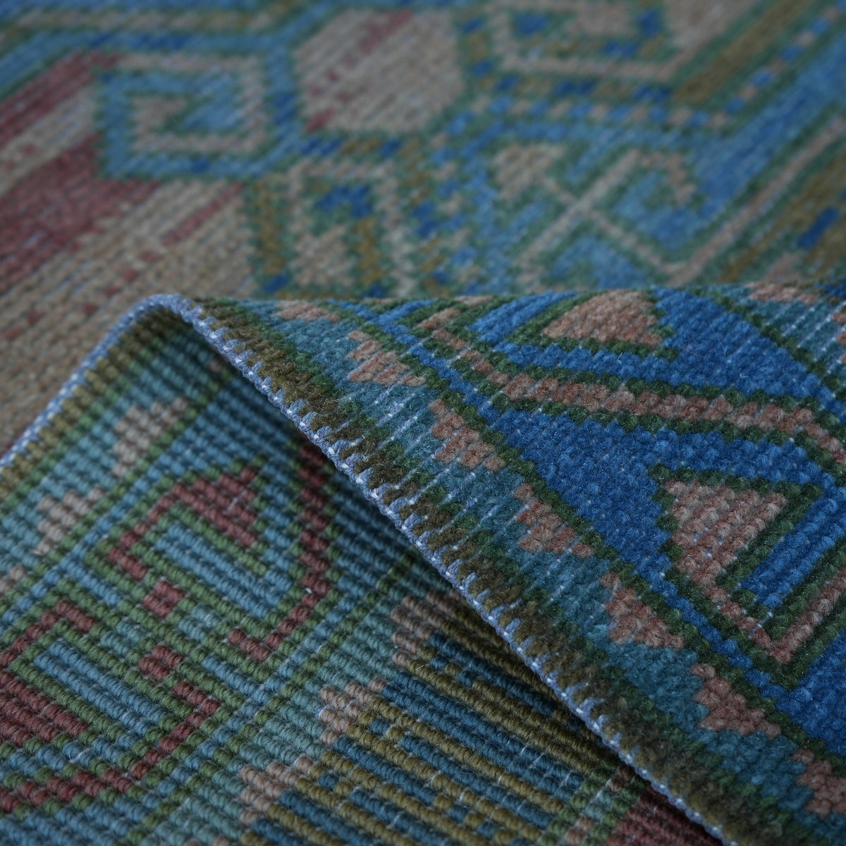 Additional view of the blue vintage turkish runner rug, hand-knotted in wool and cotton.