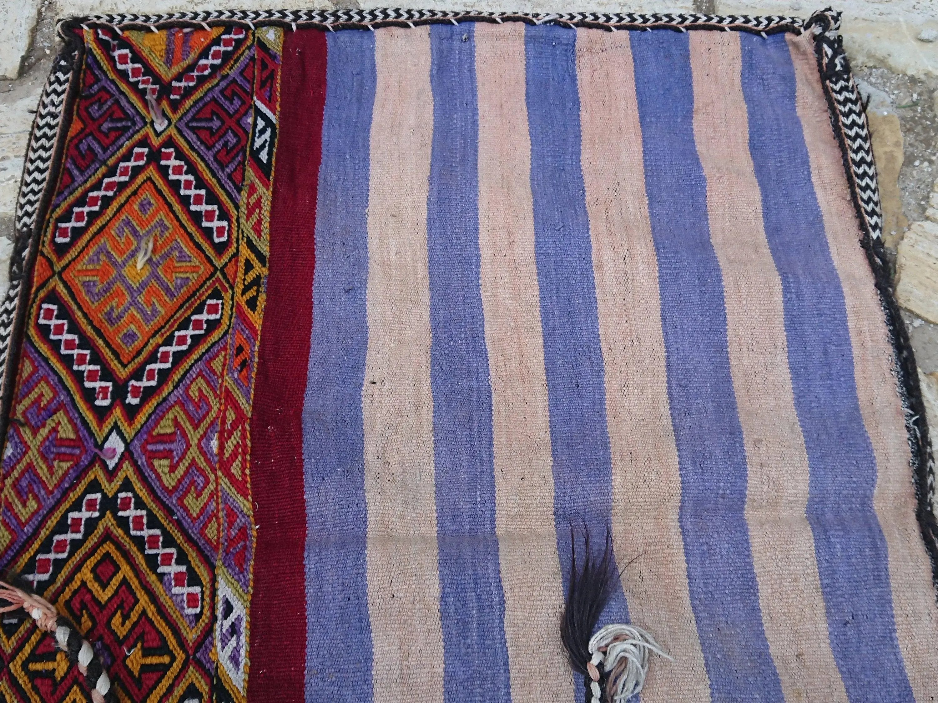 Whitley 2'7'' x 3'7''