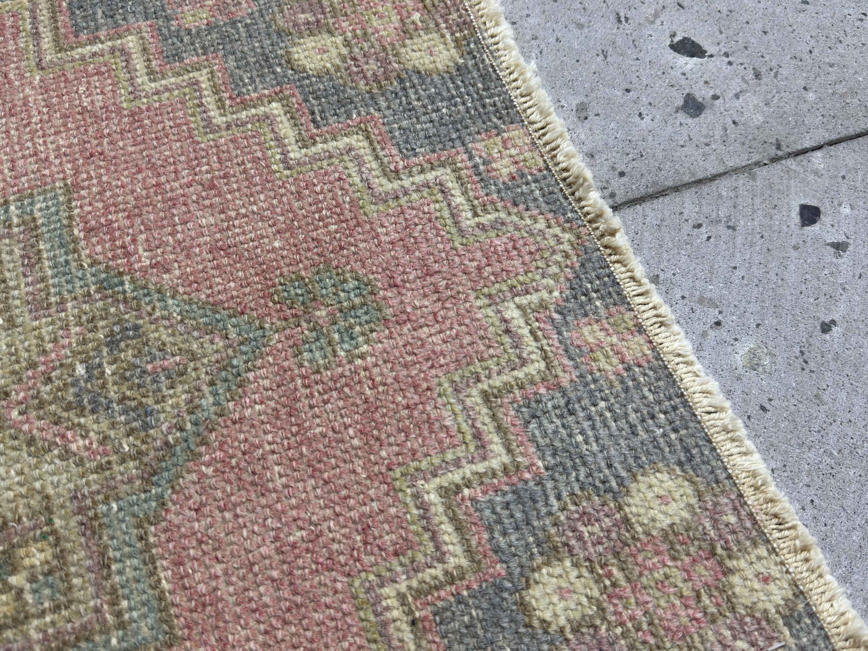 Willa 1’9” x 2’10”