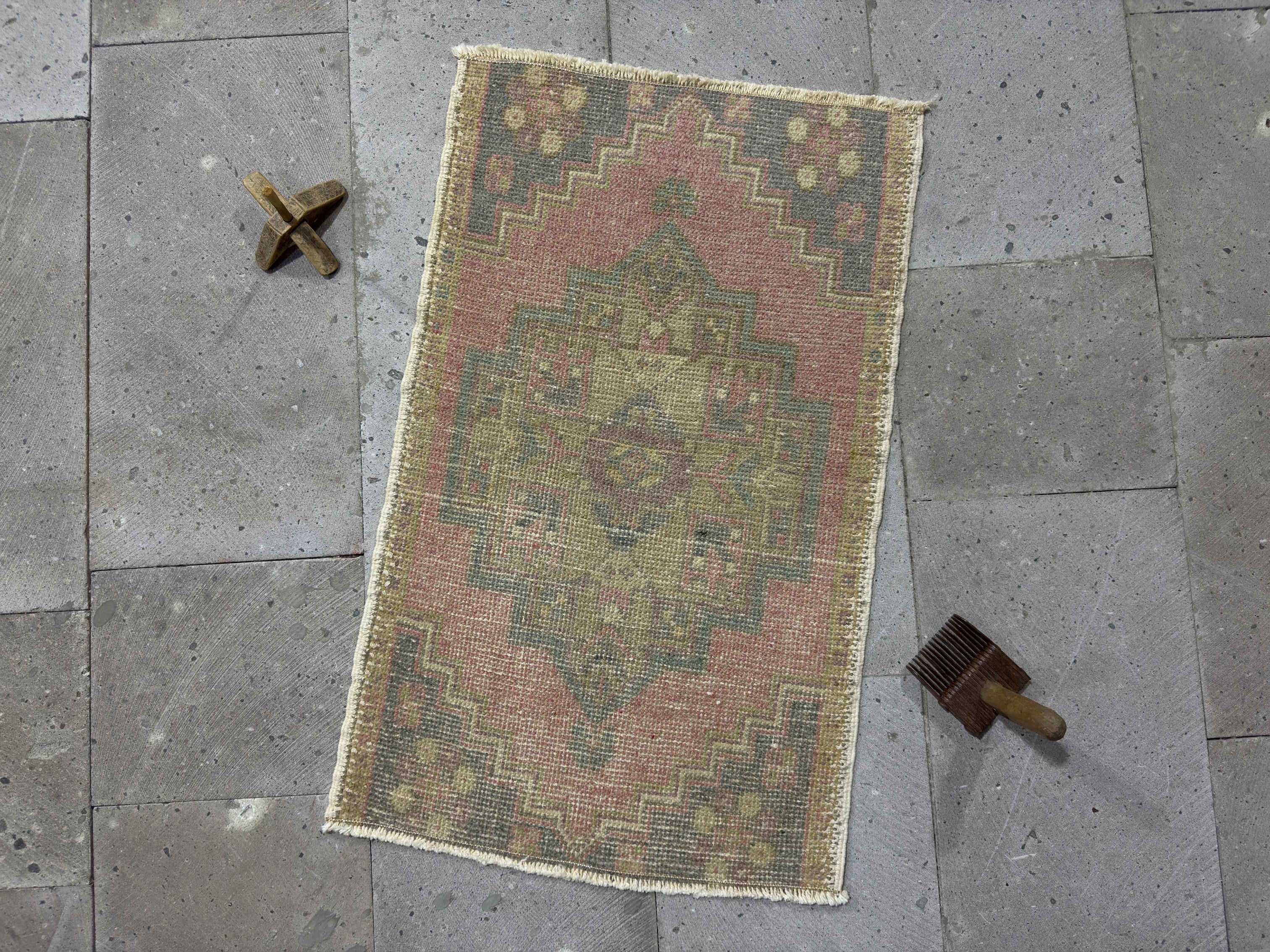 Willa 1’9” x 2’10”