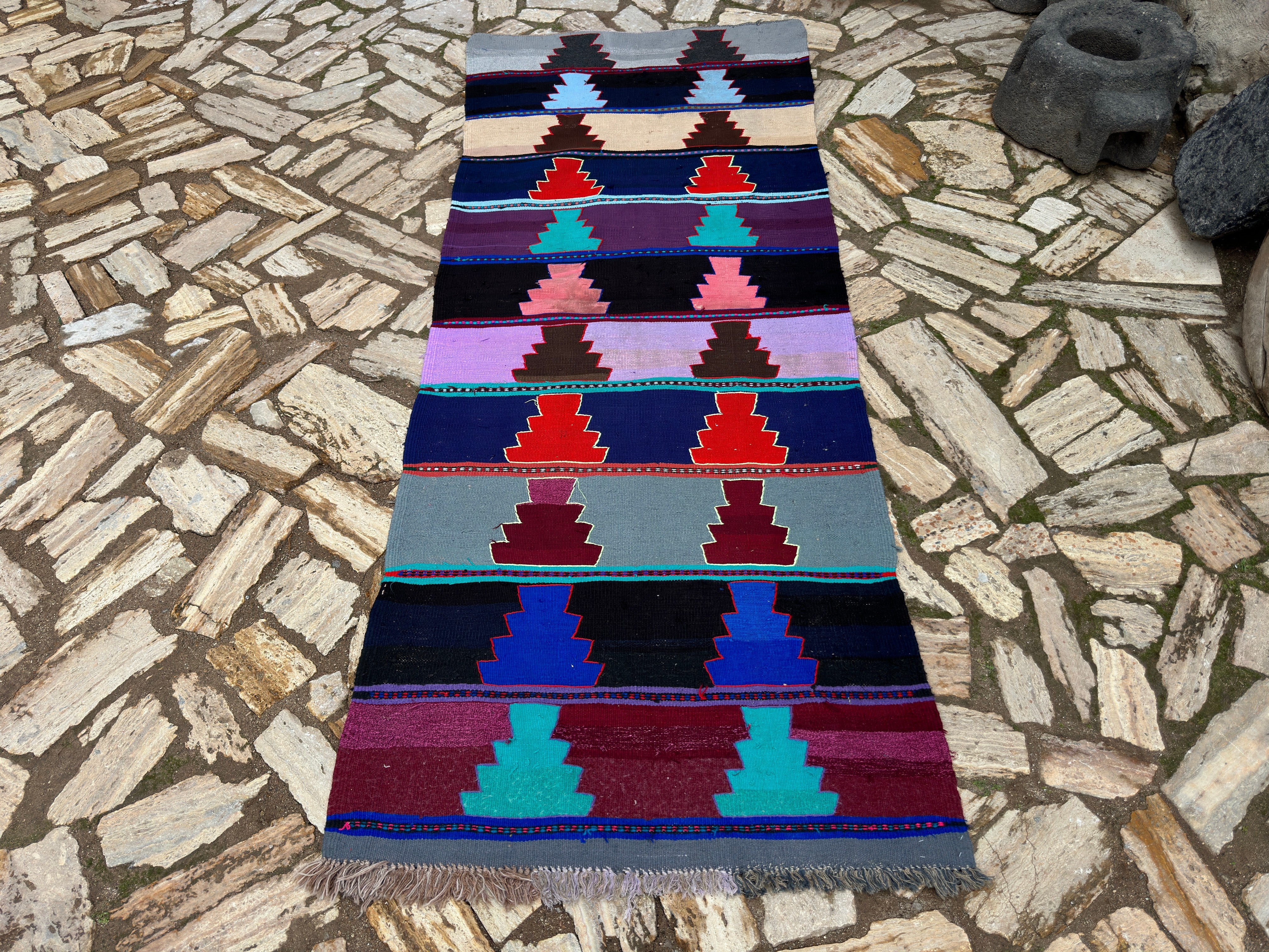 Xanthe 3'4'' x 8'7''