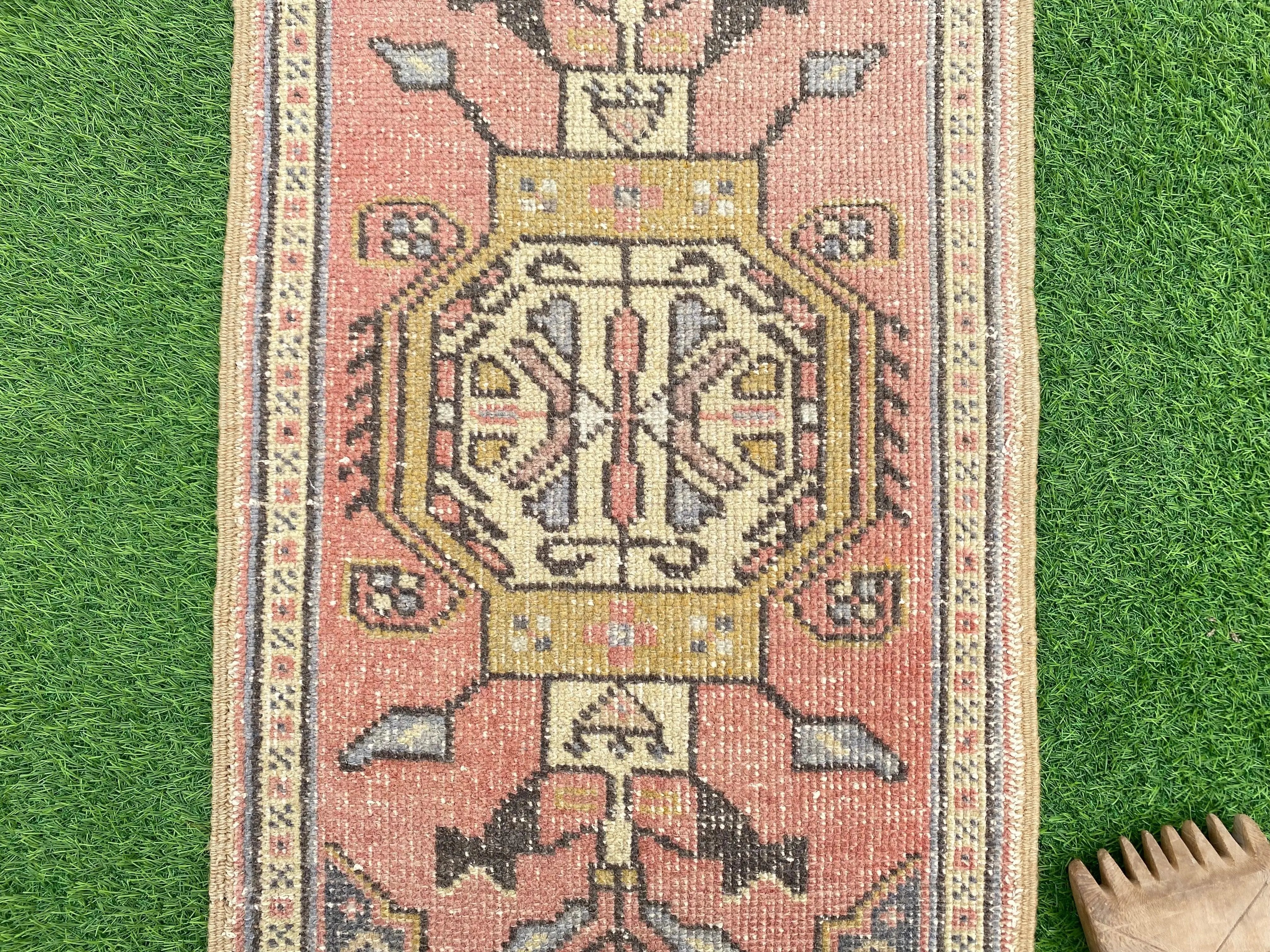 Yasmin 1'8'' x 3'6''