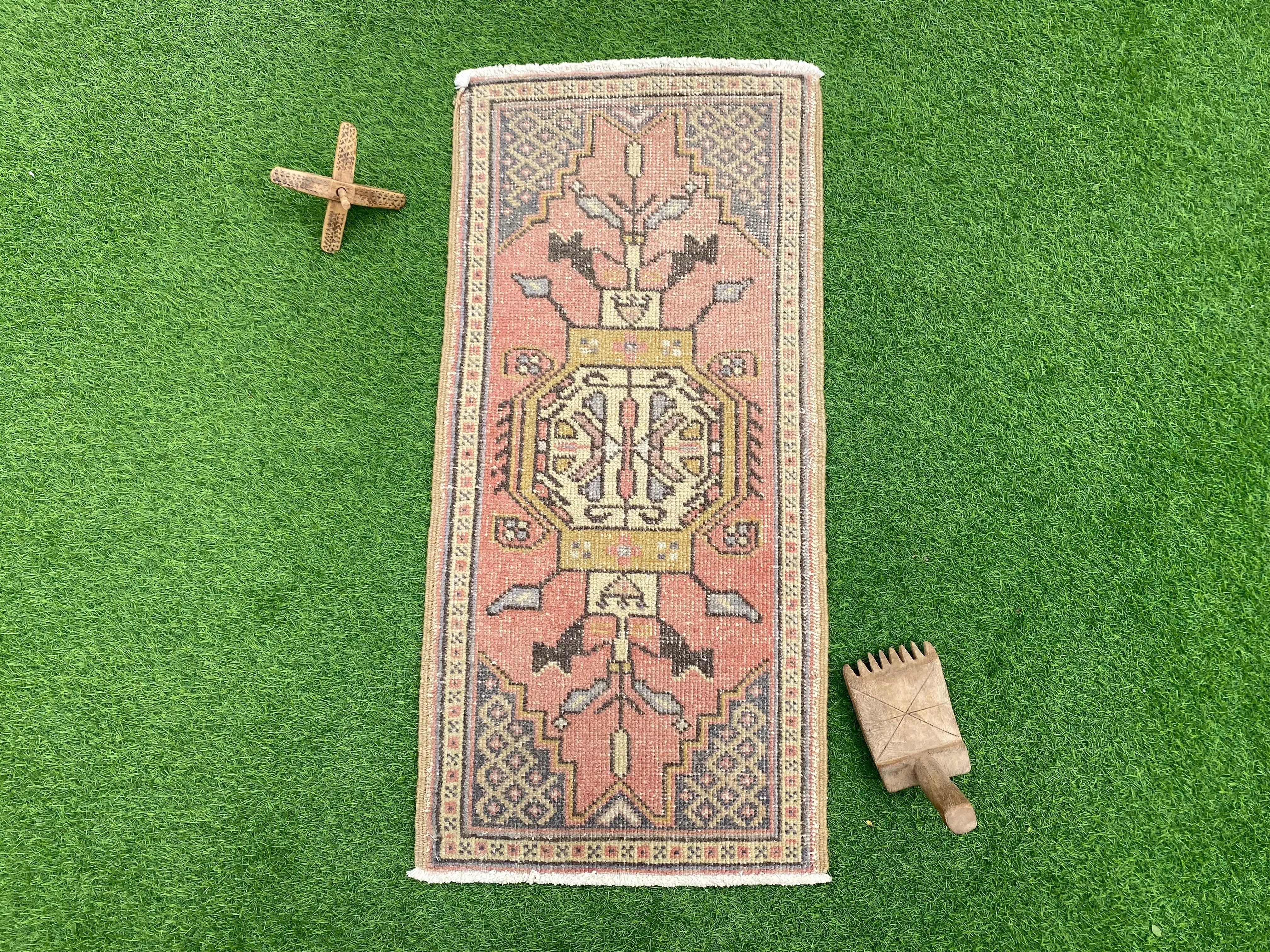 Yasmin 1'8'' x 3'6''