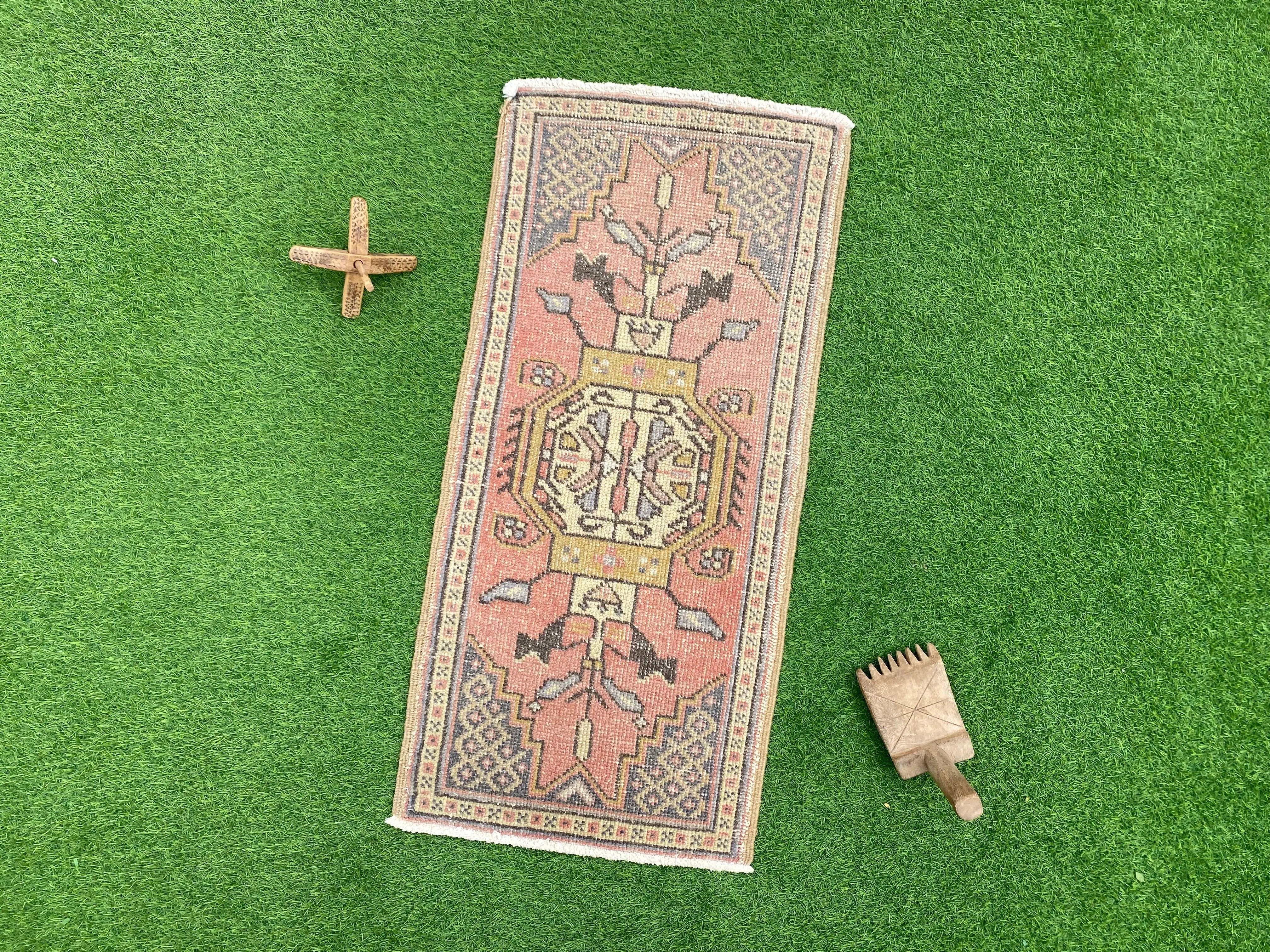 Yasmin 1'8'' x 3'6''