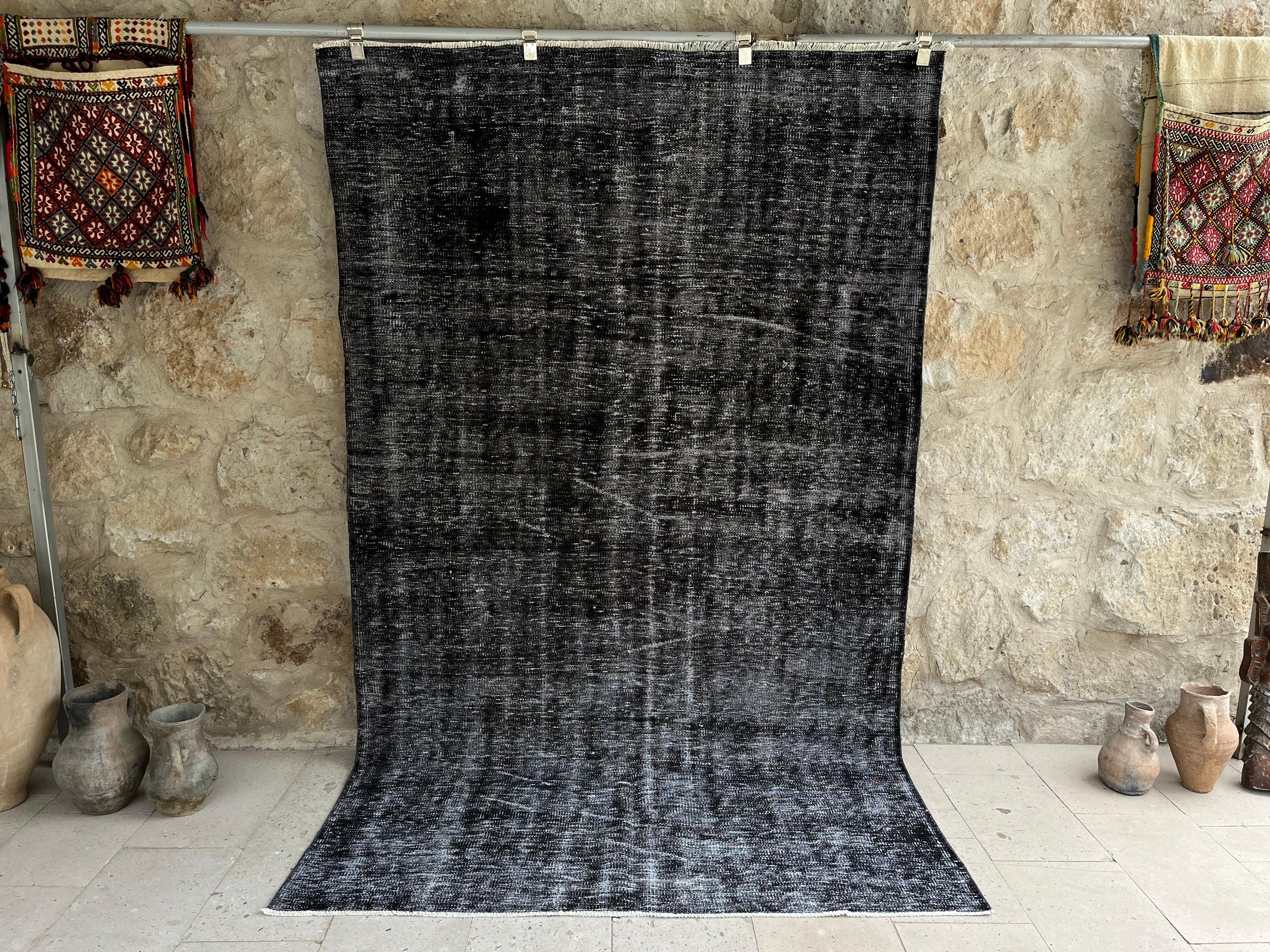 Yosef 5'3'' x 8'9''