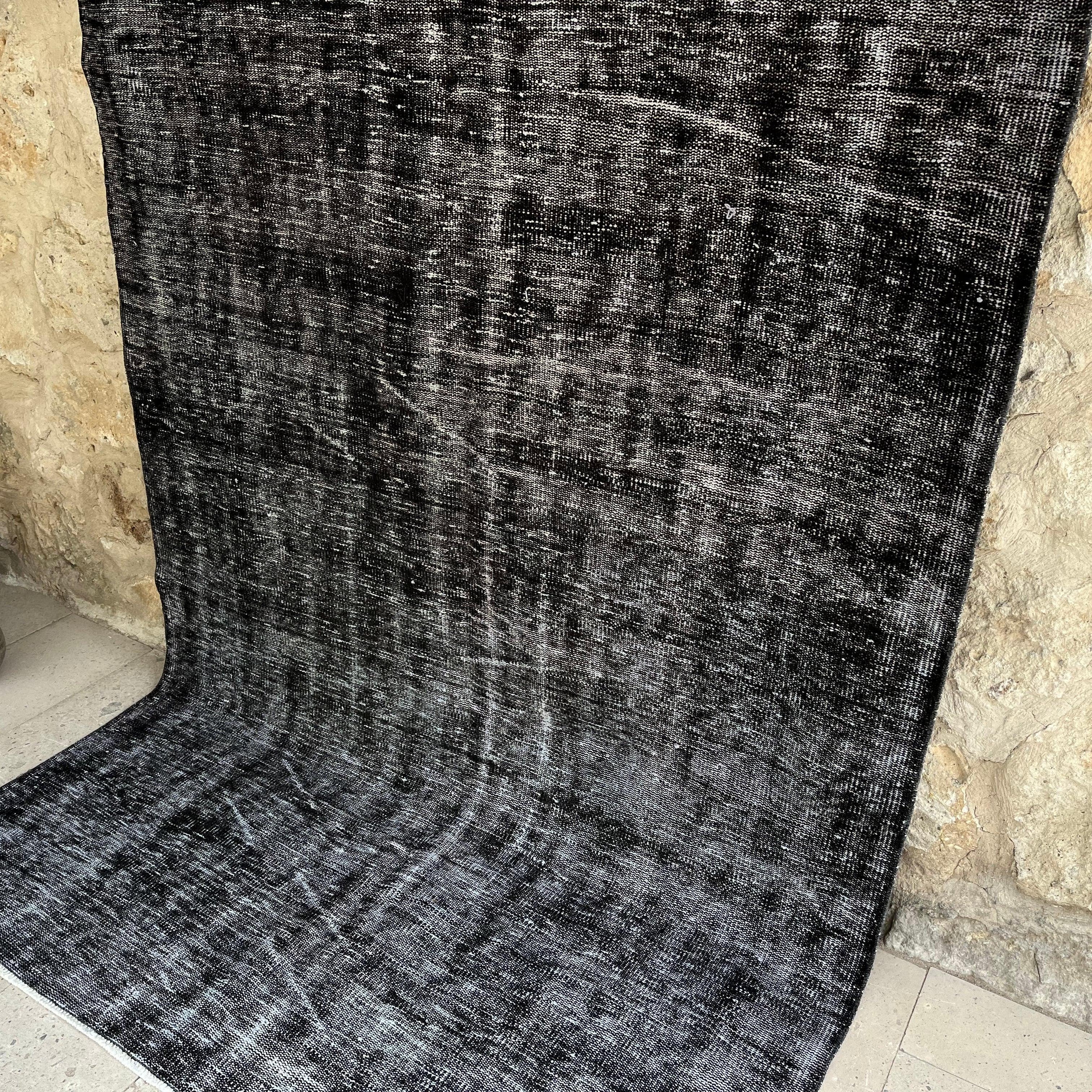 Yosef 5'3'' x 8'9''