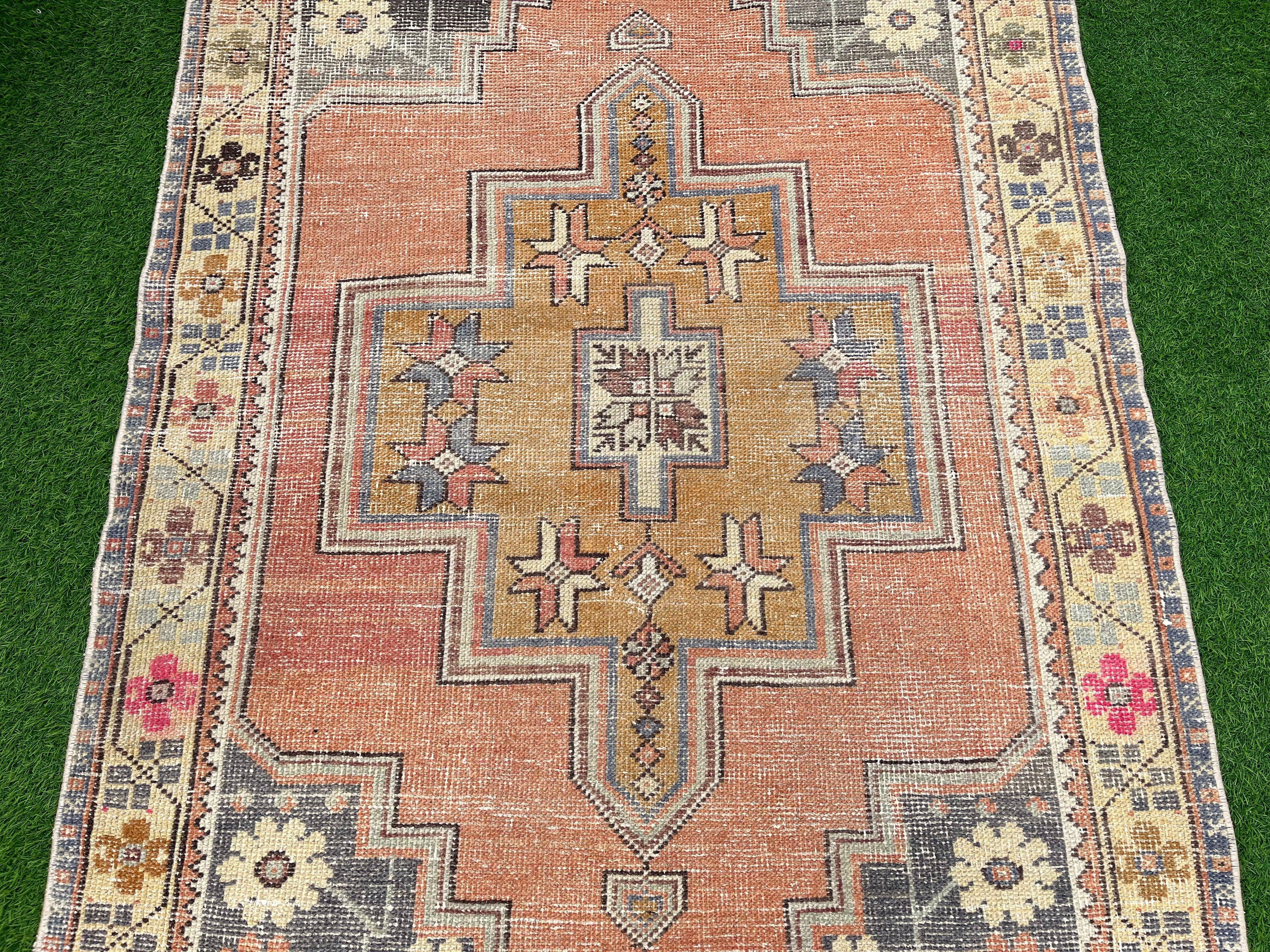 Yusuf 3'10'' x 6'3''