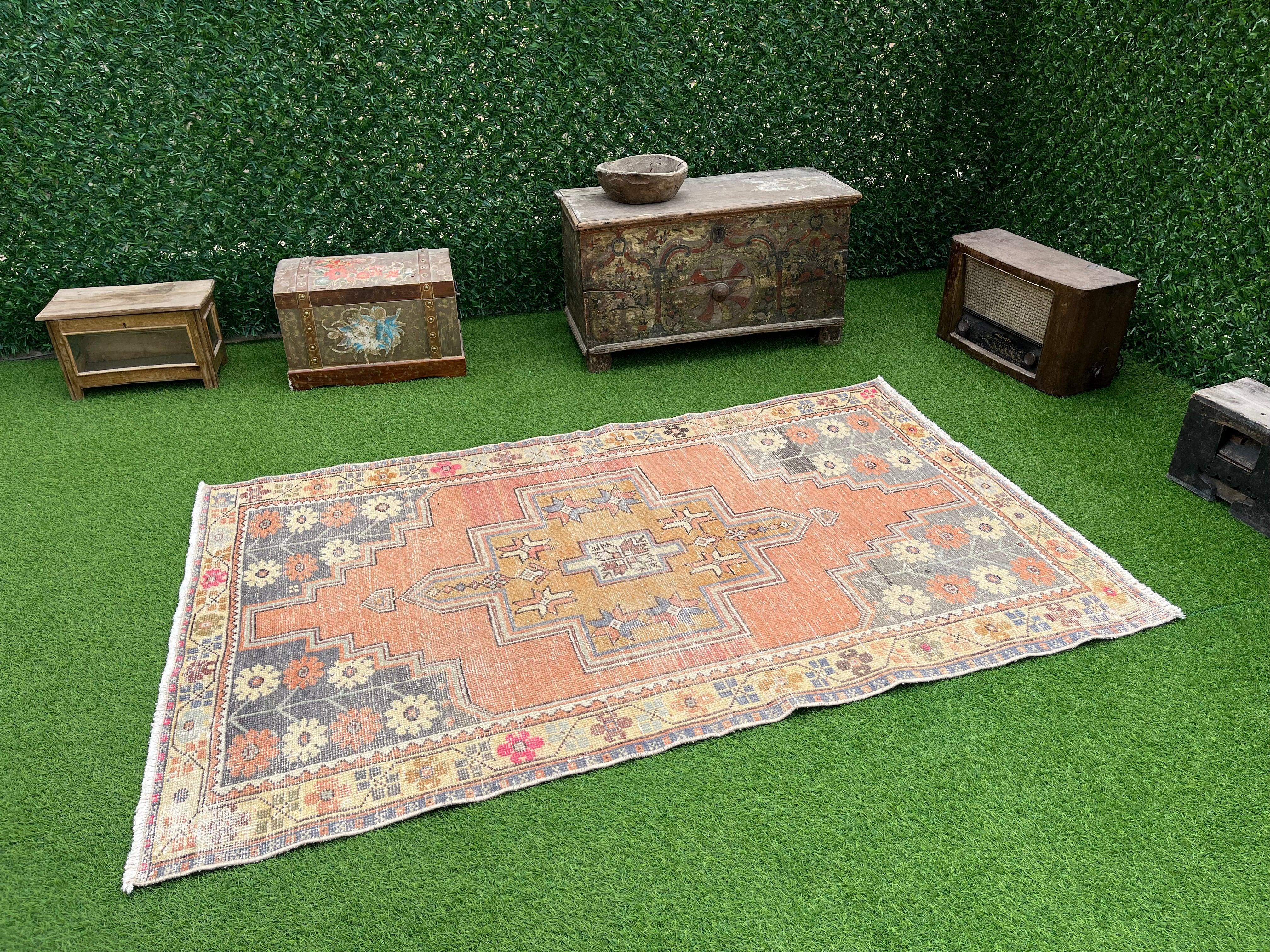 Yusuf 3'10'' x 6'3''