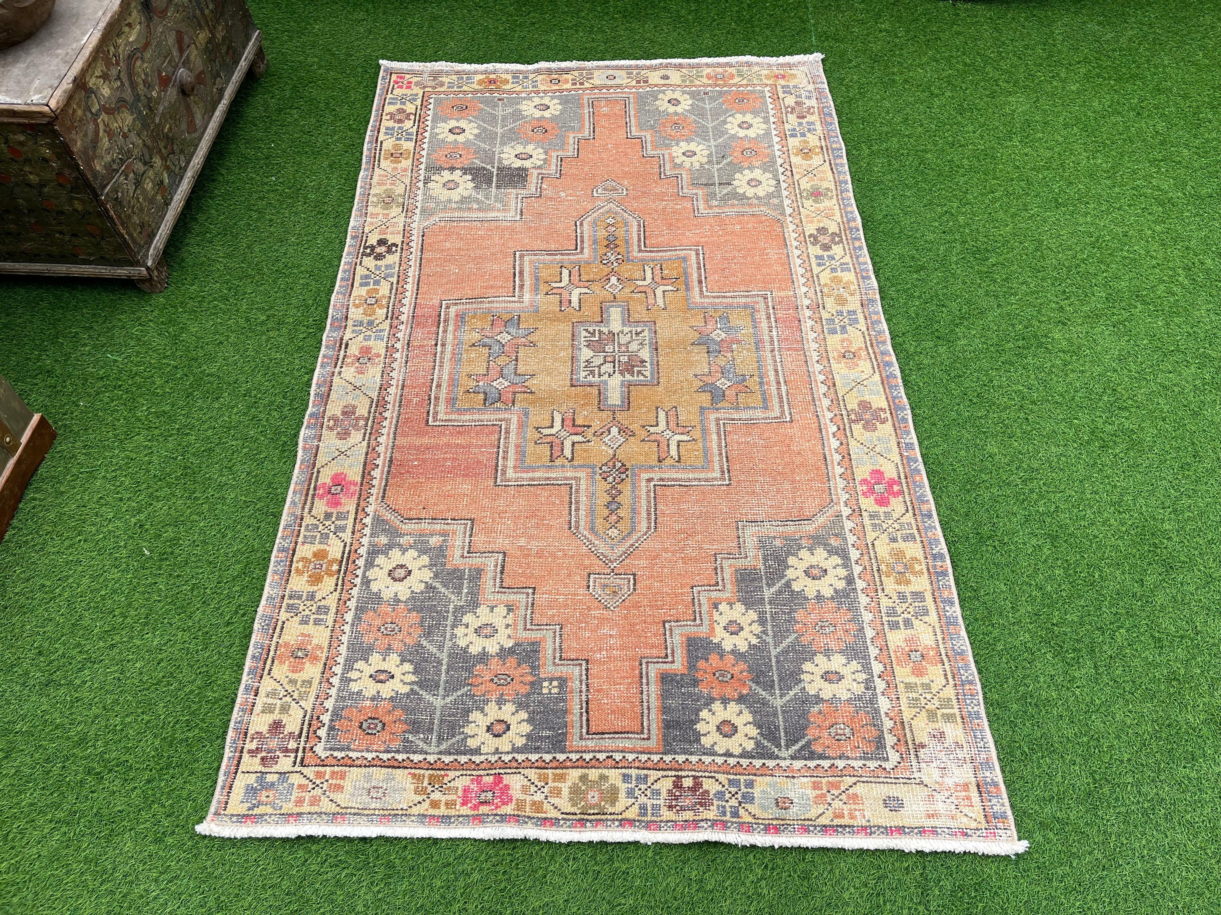 Yusuf 3'10'' x 6'3''