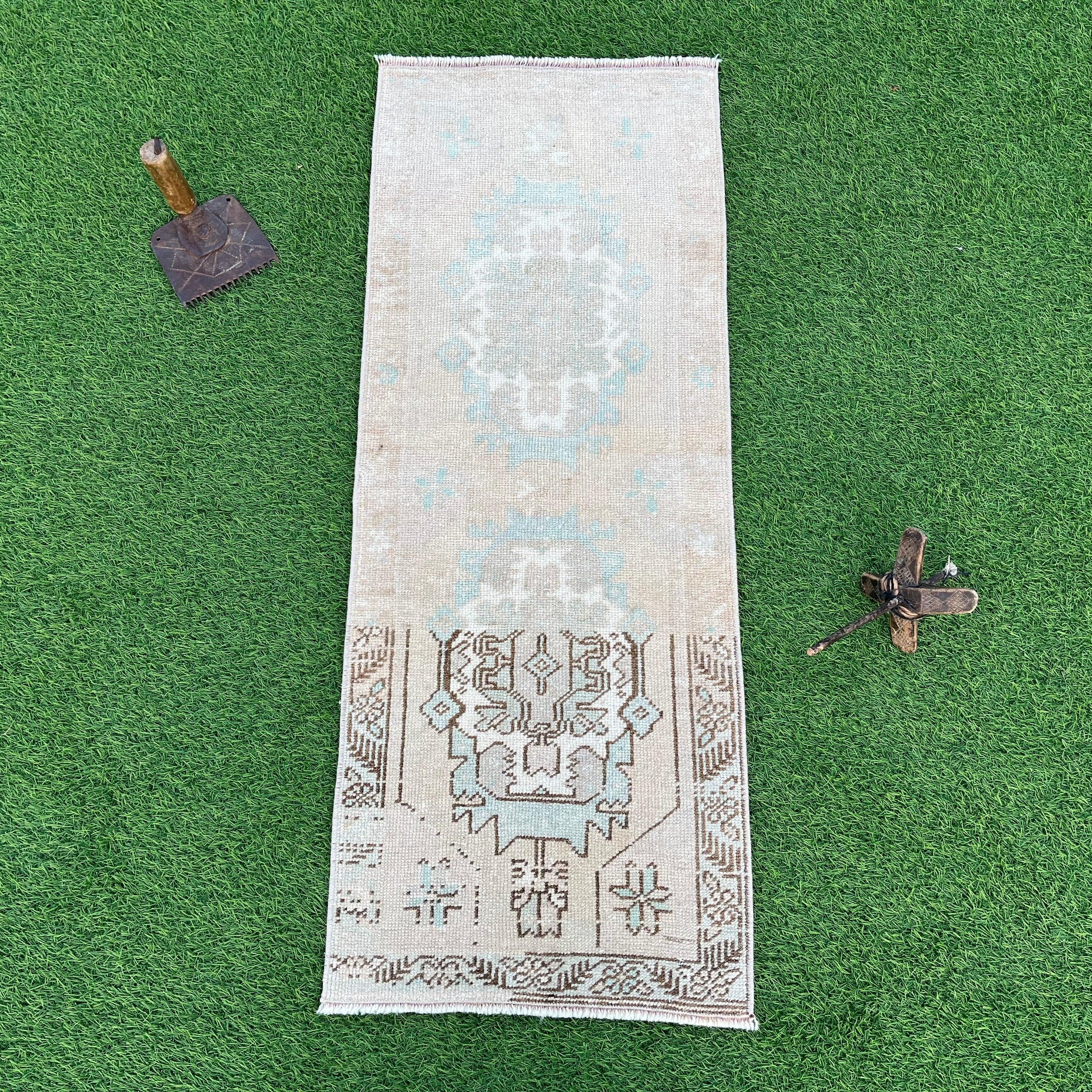 Zane 1'7'' x 4'