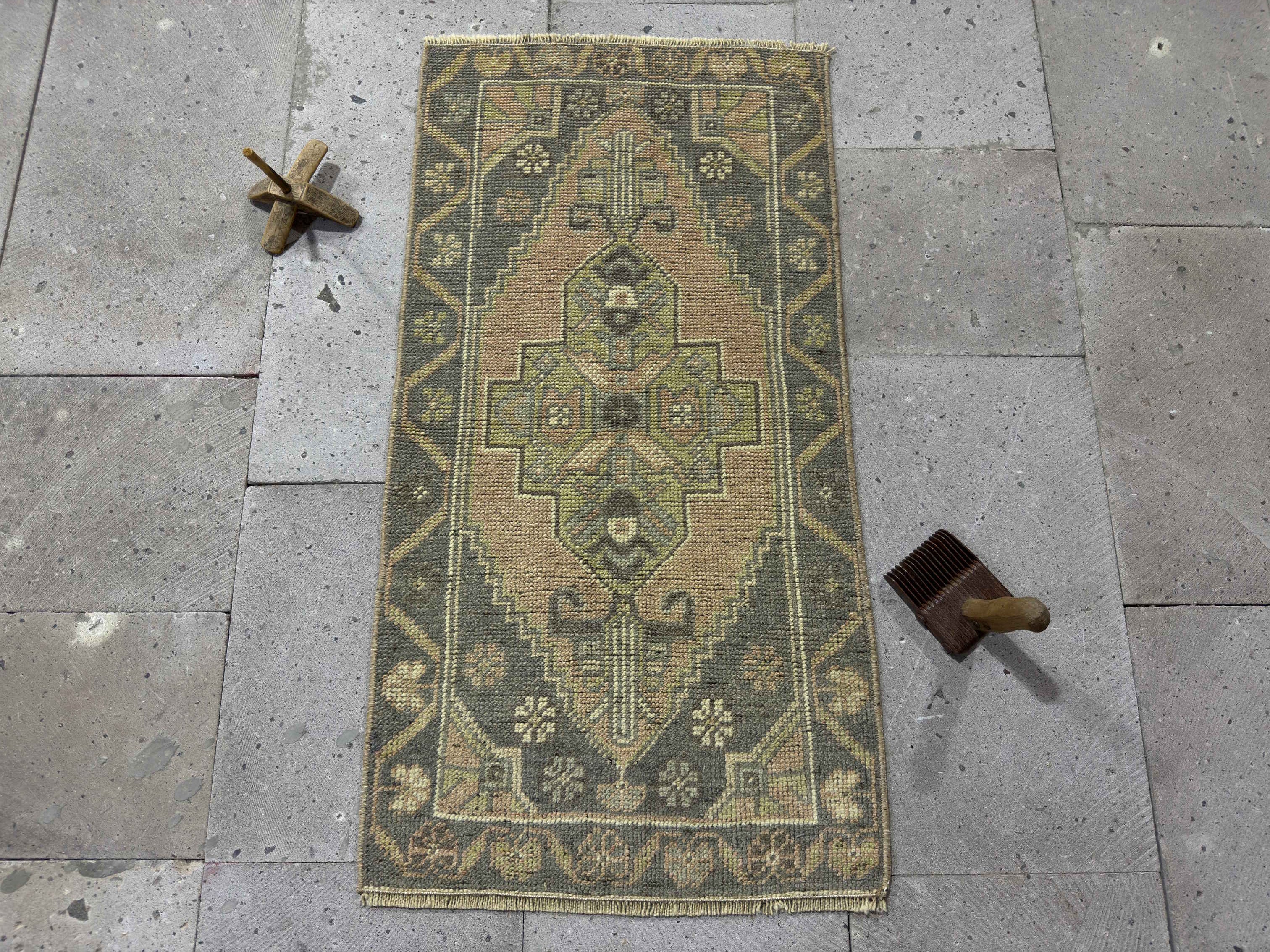 Zita 1’8” x 3’2”