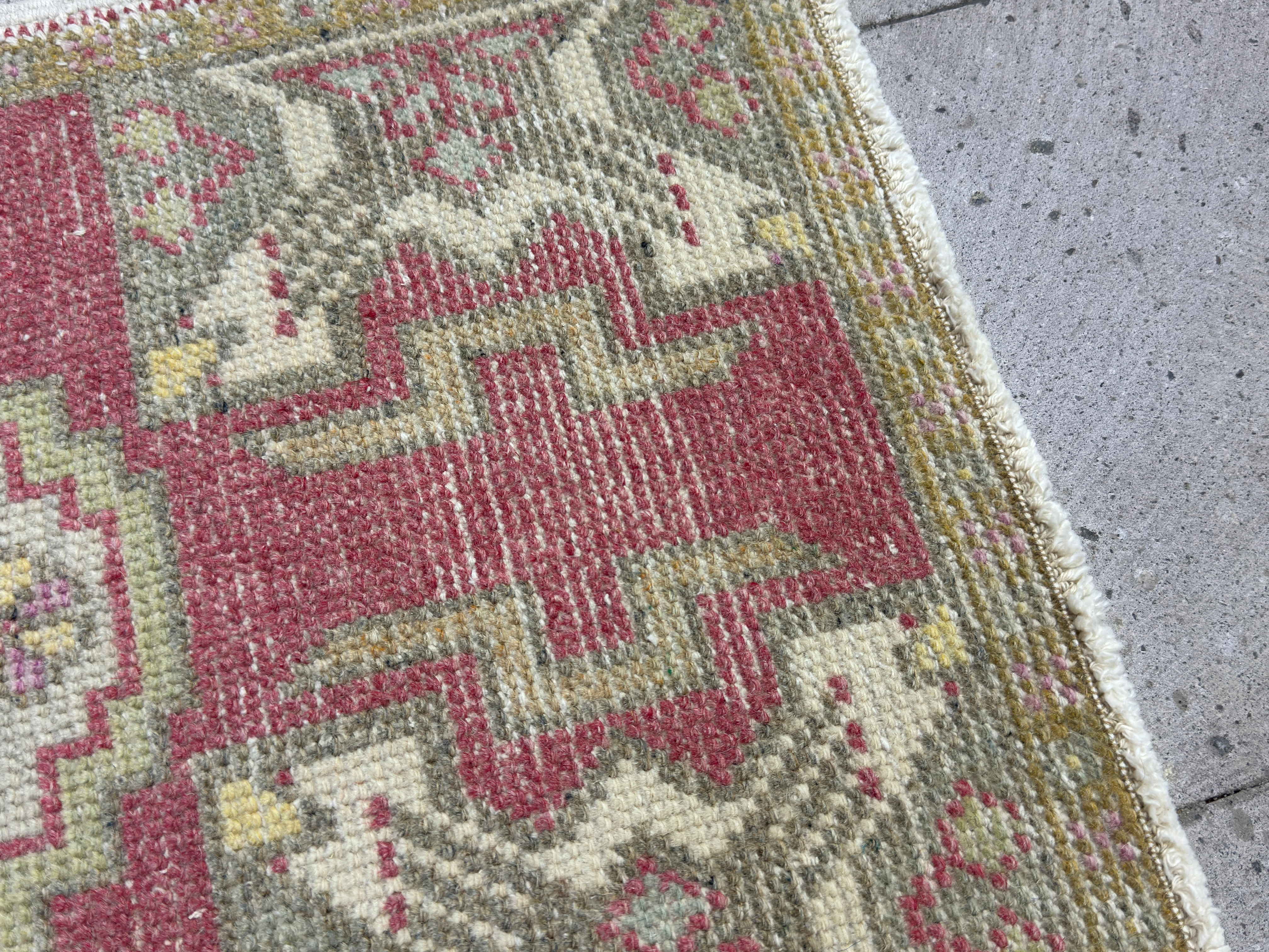 Zoya 1’7” x 3’1”