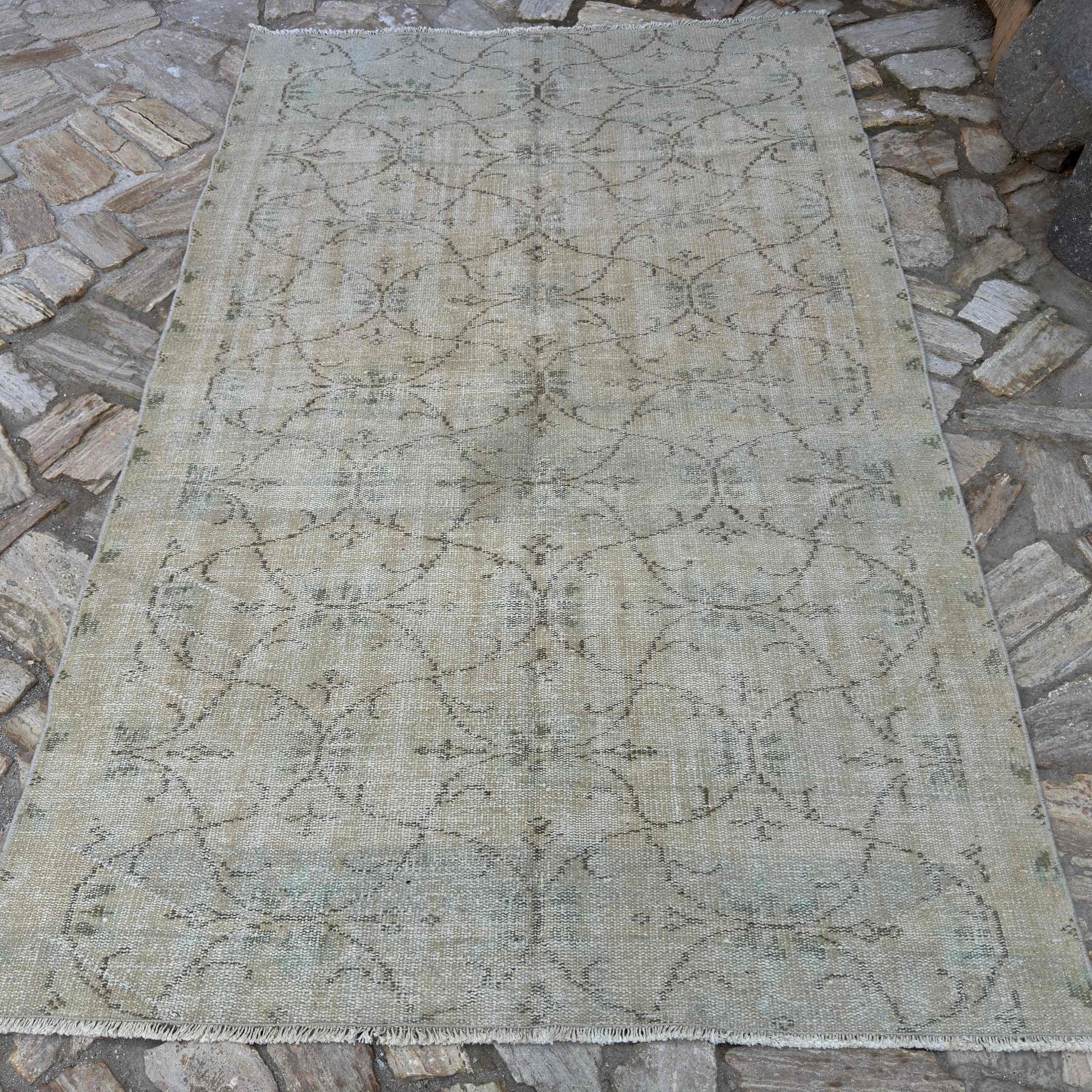 Zyaire 5' x 7'7''