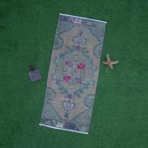 Ina - Mini Vintage Rug