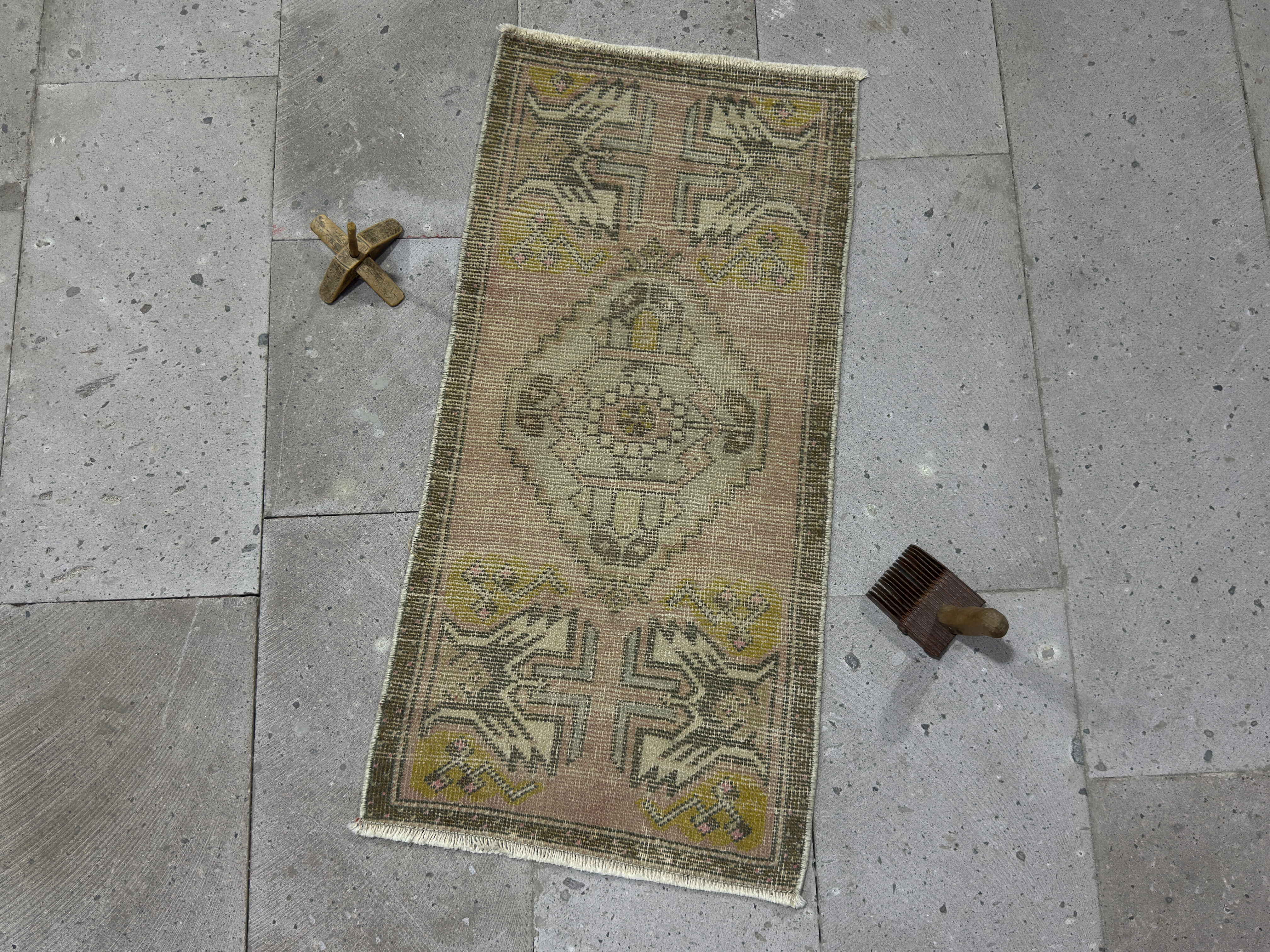 GIGI2(PS-022)+GIGIINNERTENT(PS-111) 2' x 3' Vintage Area Carpet, Red - Gayle – Kirmen™