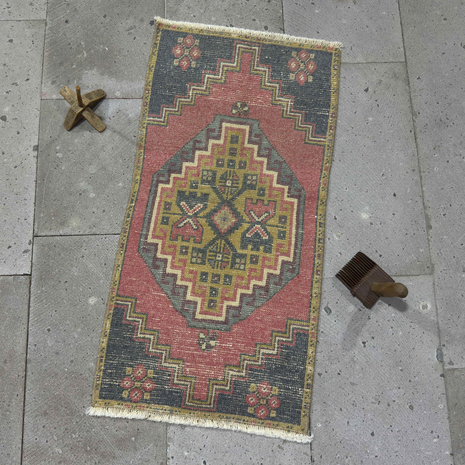 Kelsy - Vintage Distressed Rug