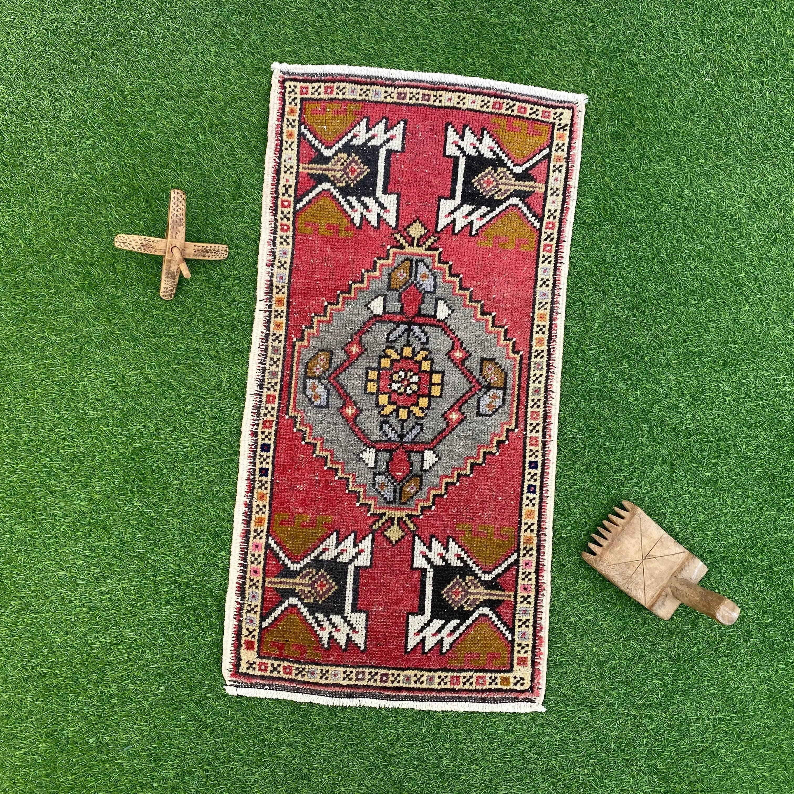 Aqsa 1'9'' x 3'2''