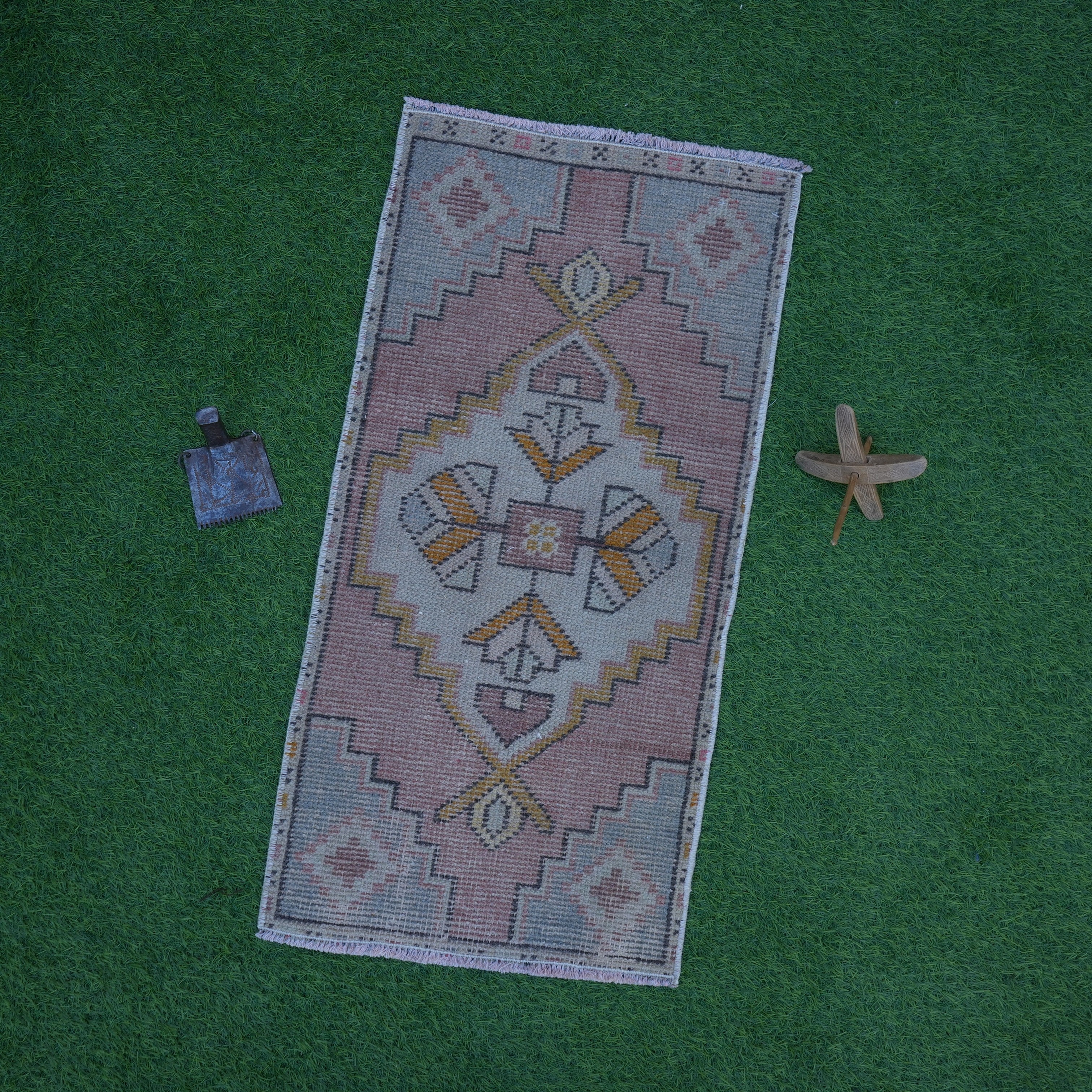 Ara - Vintage Turkish Rug