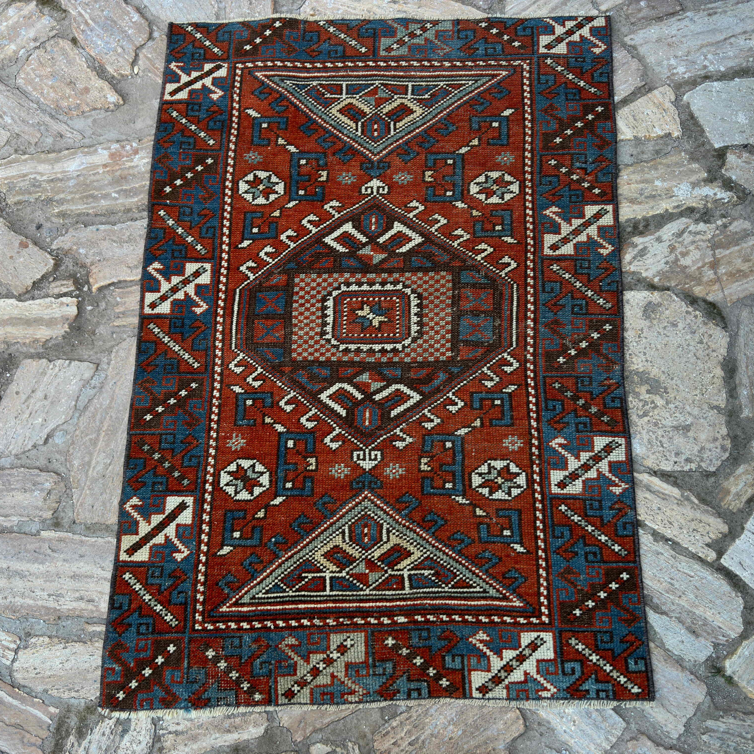 Arian 2'10'' x 4'3''